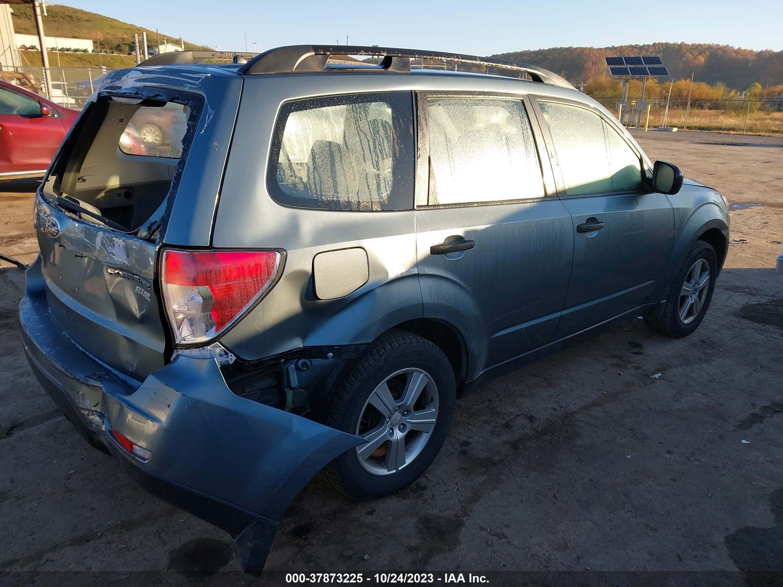 Photo 3 VIN: JF2SHABC3CH420504 - SUBARU FORESTER 