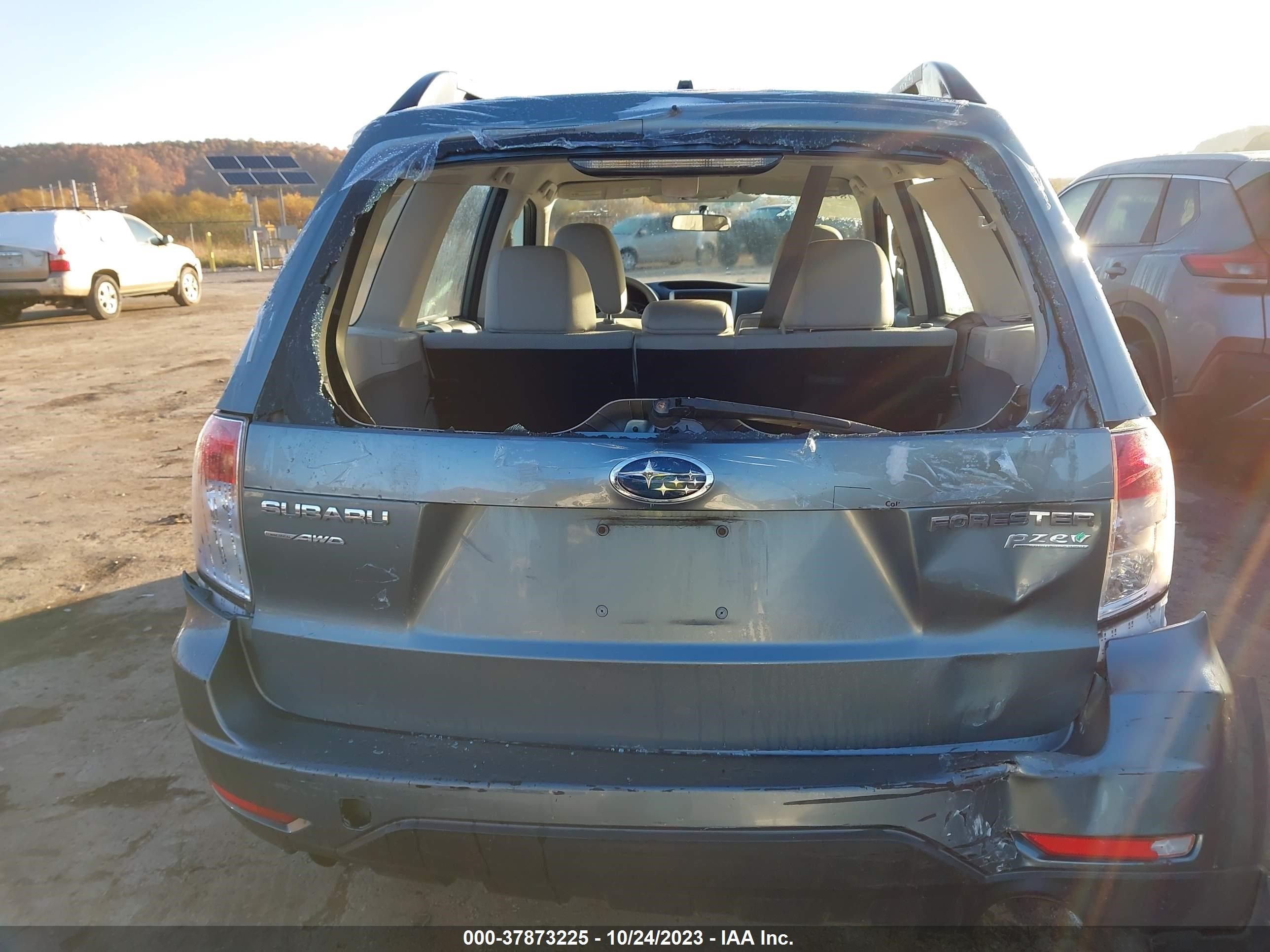 Photo 5 VIN: JF2SHABC3CH420504 - SUBARU FORESTER 