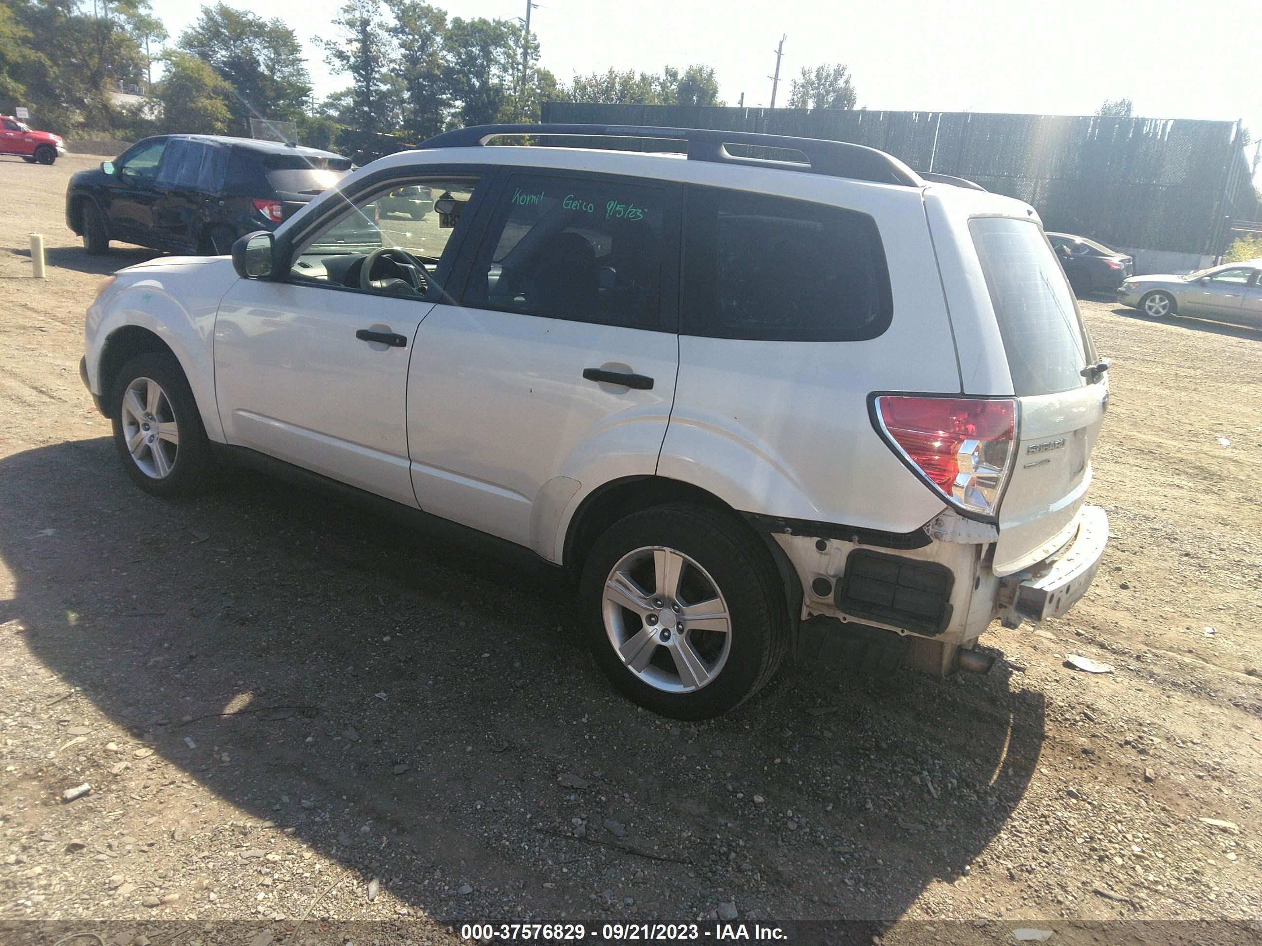 Photo 2 VIN: JF2SHABC5CG424933 - SUBARU FORESTER 