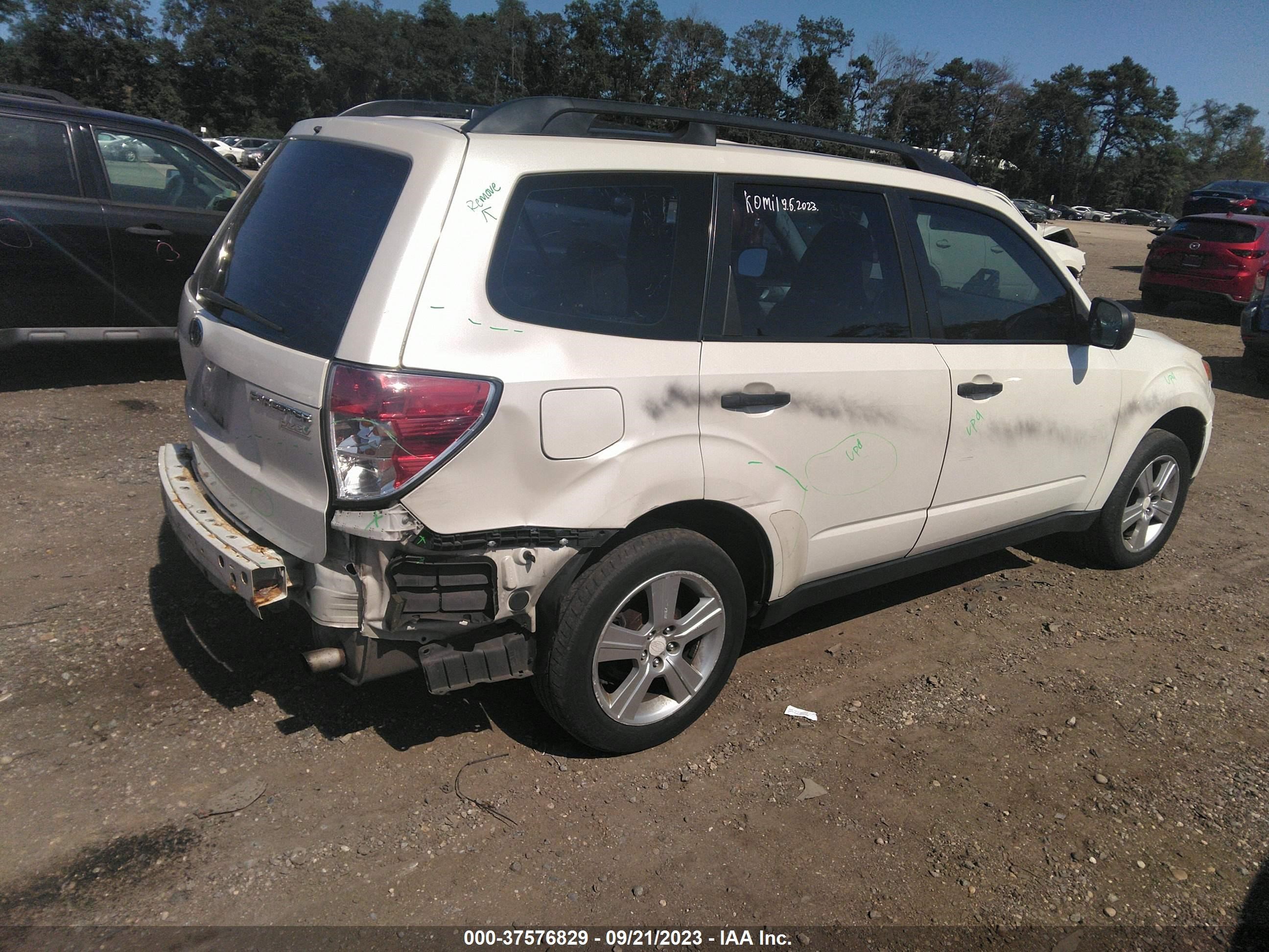 Photo 3 VIN: JF2SHABC5CG424933 - SUBARU FORESTER 