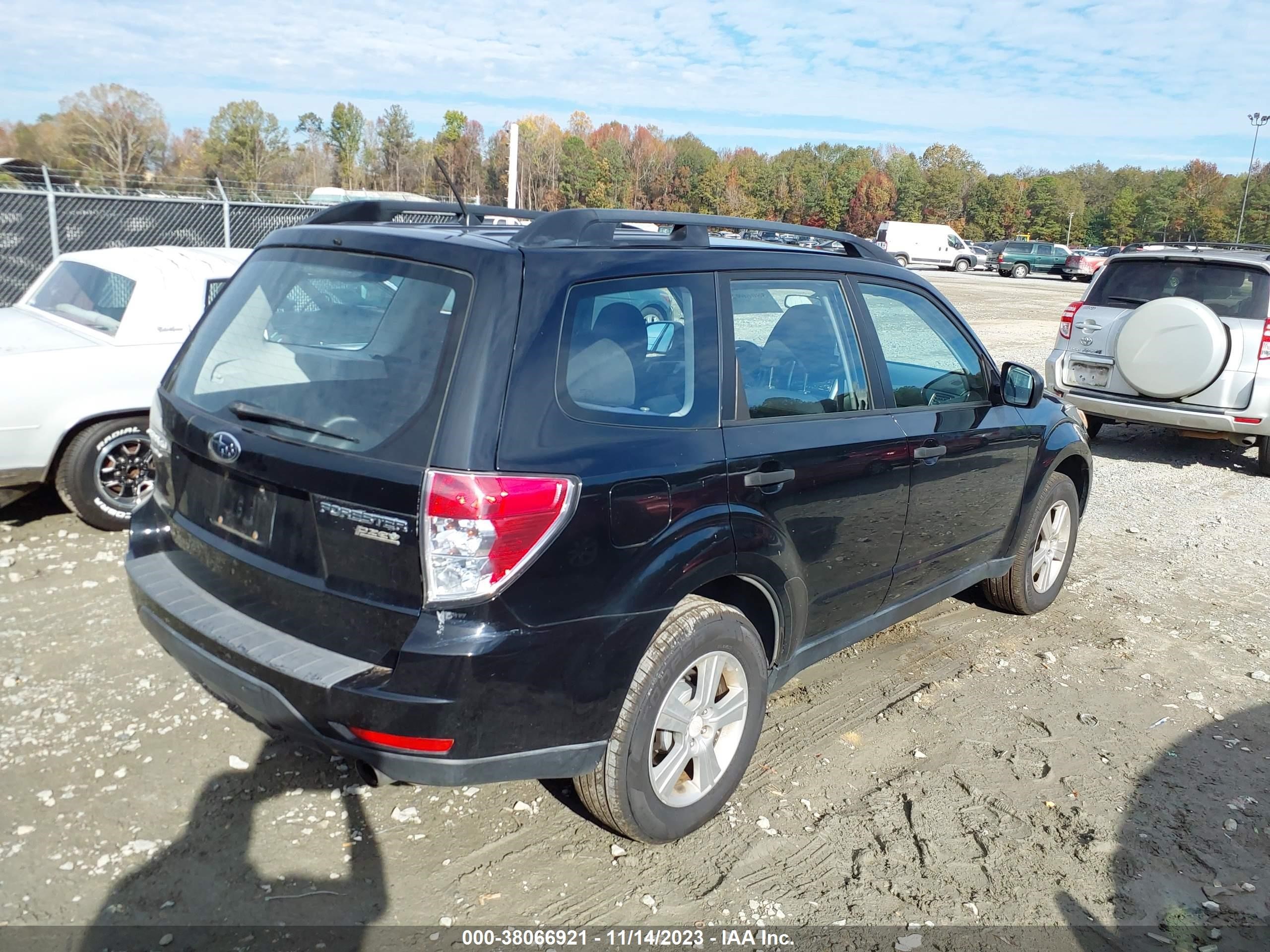 Photo 3 VIN: JF2SHABC8BH745471 - SUBARU FORESTER 