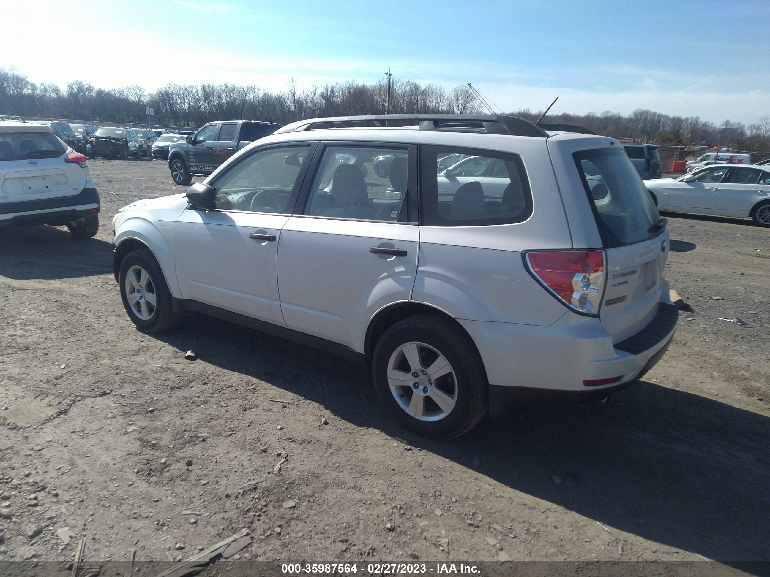 Photo 2 VIN: JF2SHABCXCH461471 - SUBARU FORESTER 