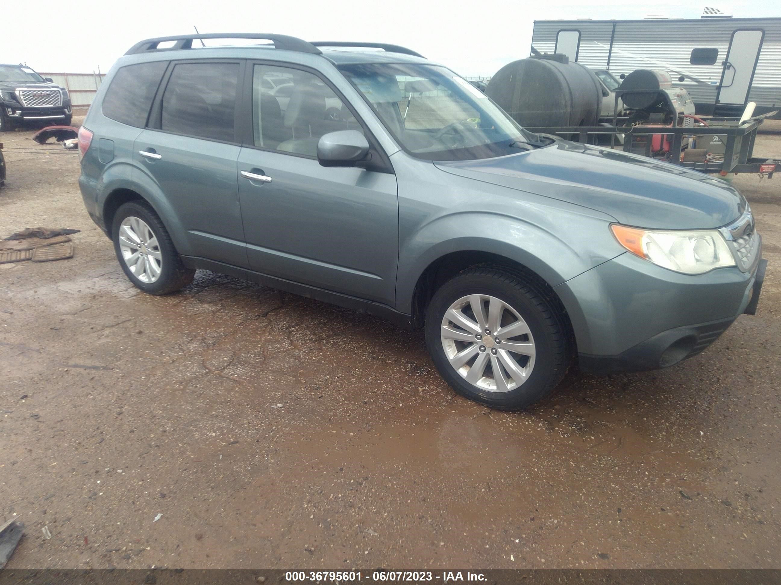 Photo 0 VIN: JF2SHACC5BH748293 - SUBARU FORESTER 