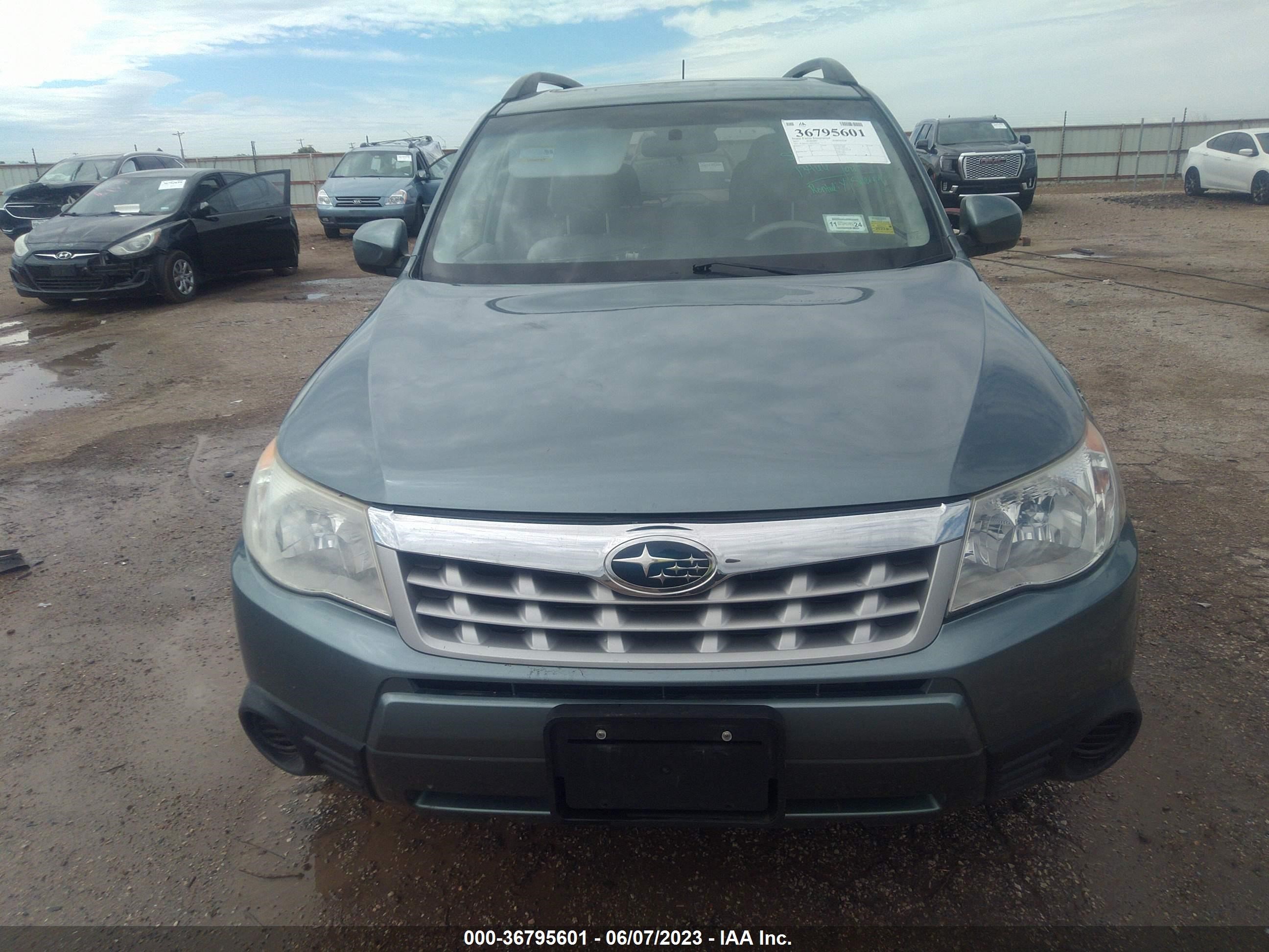 Photo 5 VIN: JF2SHACC5BH748293 - SUBARU FORESTER 