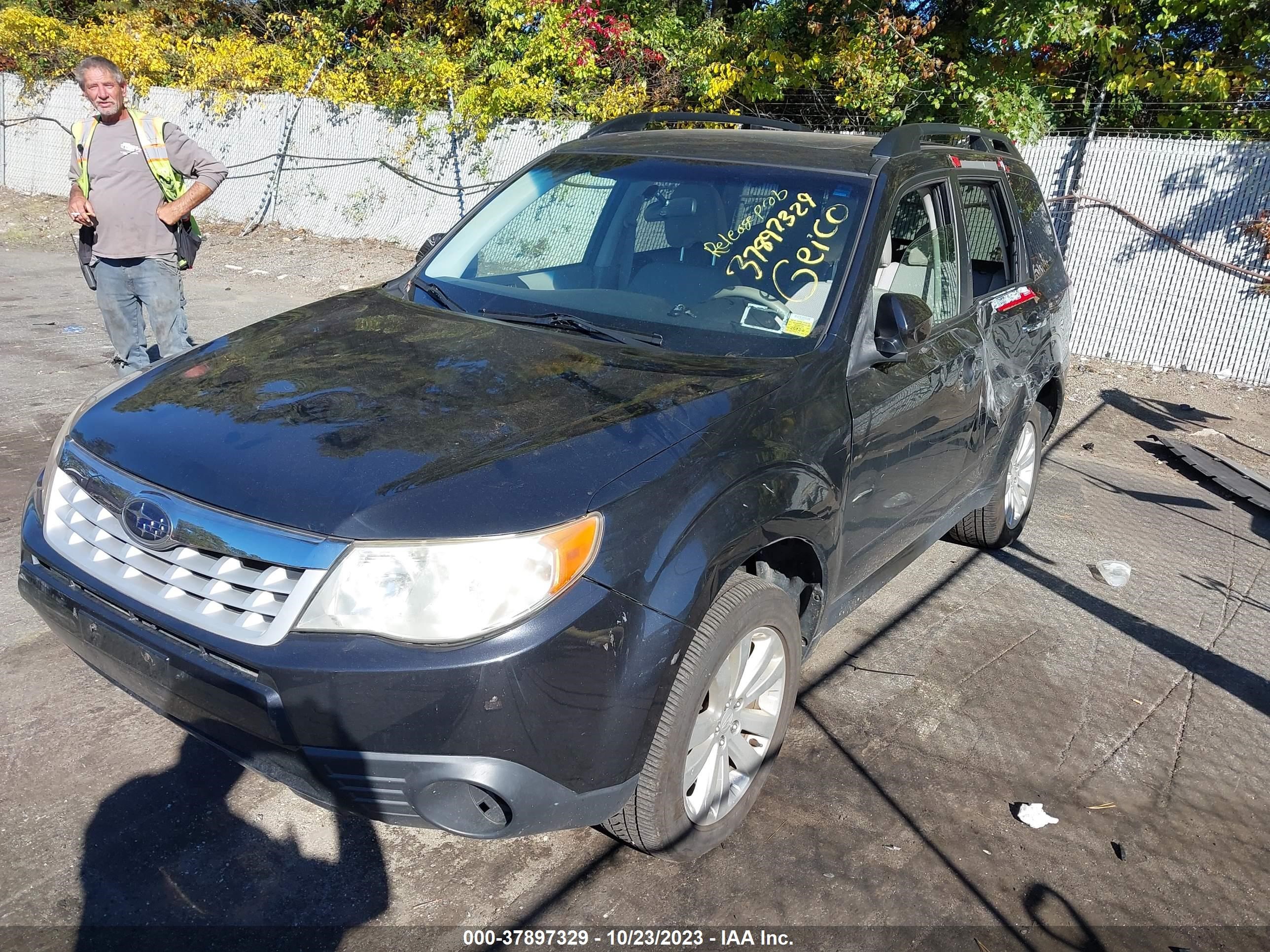 Photo 1 VIN: JF2SHACC7CH464584 - SUBARU FORESTER 