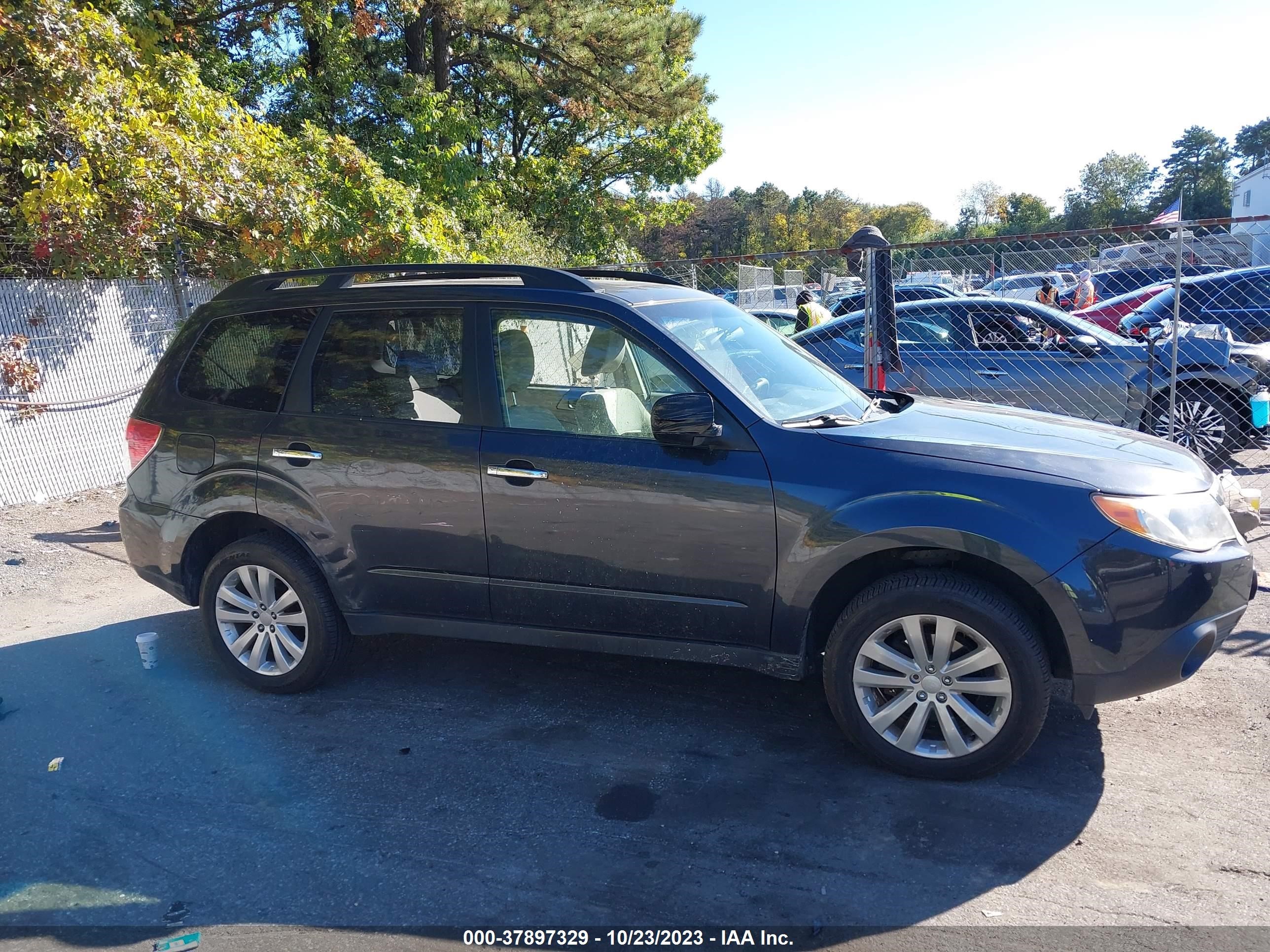 Photo 12 VIN: JF2SHACC7CH464584 - SUBARU FORESTER 