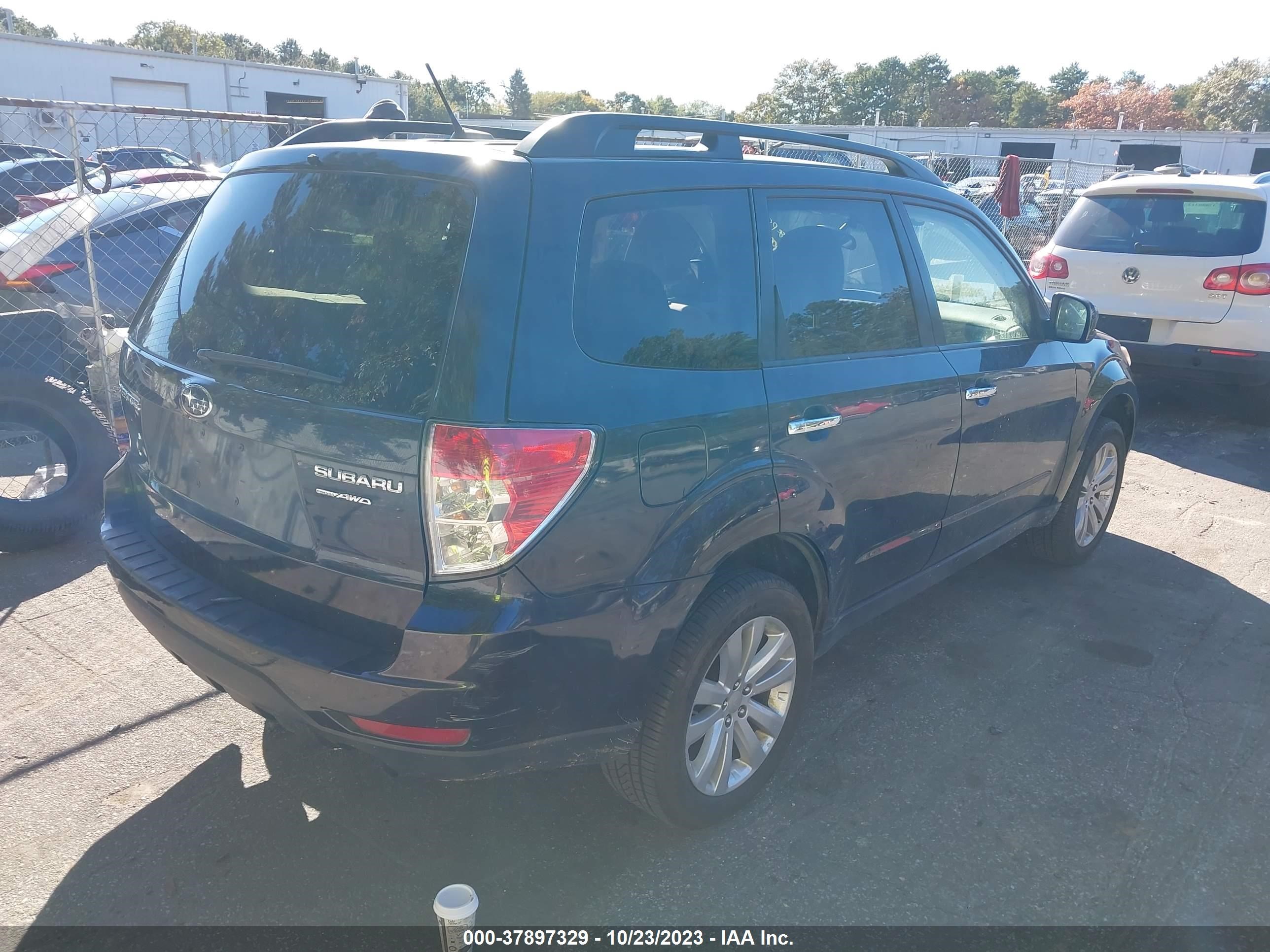 Photo 3 VIN: JF2SHACC7CH464584 - SUBARU FORESTER 