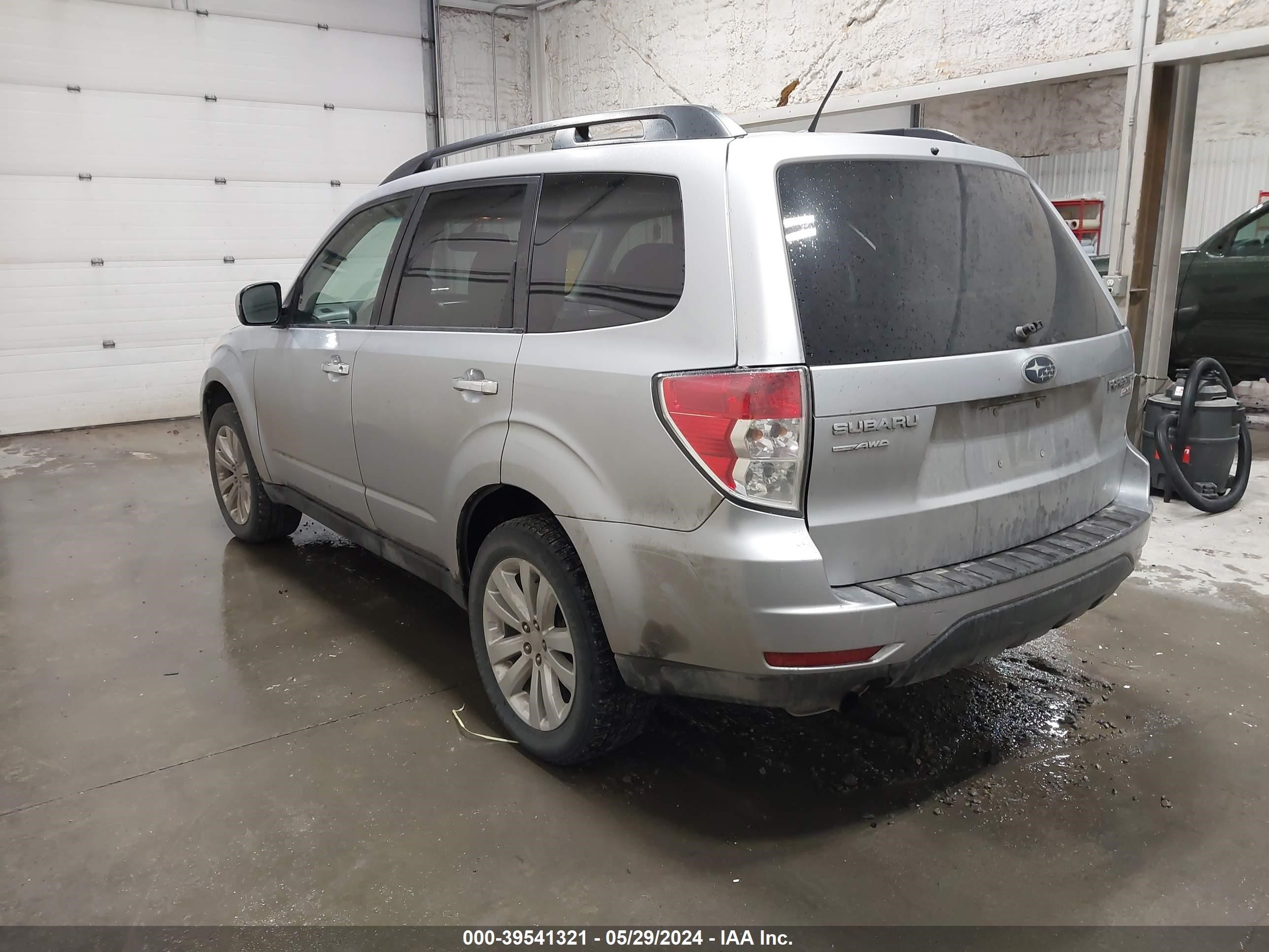 Photo 2 VIN: JF2SHACC7CH465475 - SUBARU FORESTER 