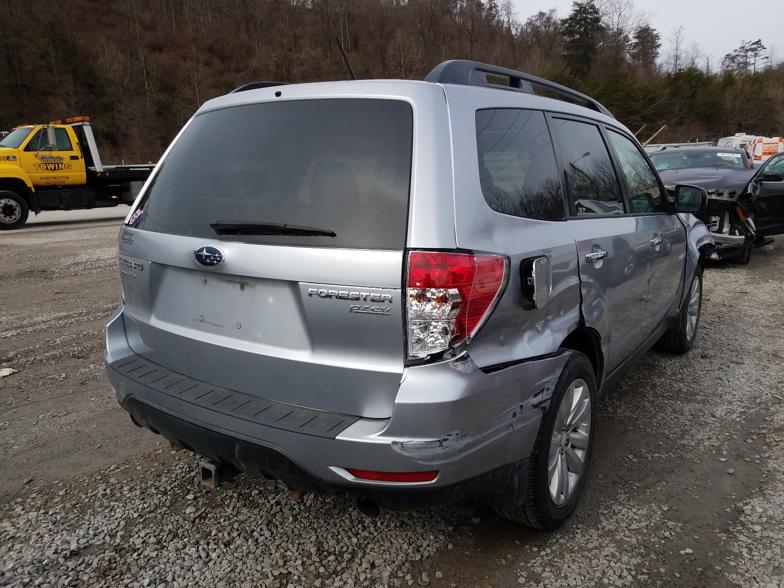 Photo 3 VIN: JF2SHADC1CH411037 - SUBARU FORESTER 