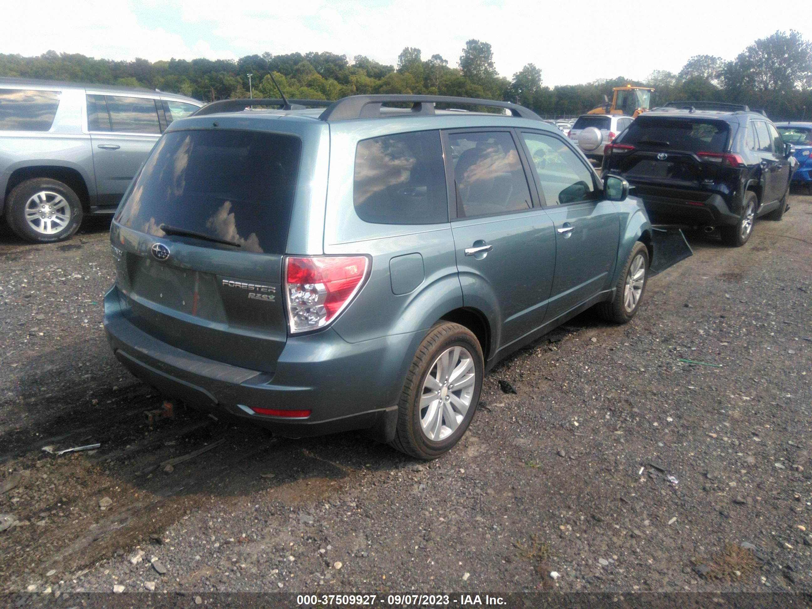 Photo 3 VIN: JF2SHADC2CH417039 - SUBARU FORESTER 