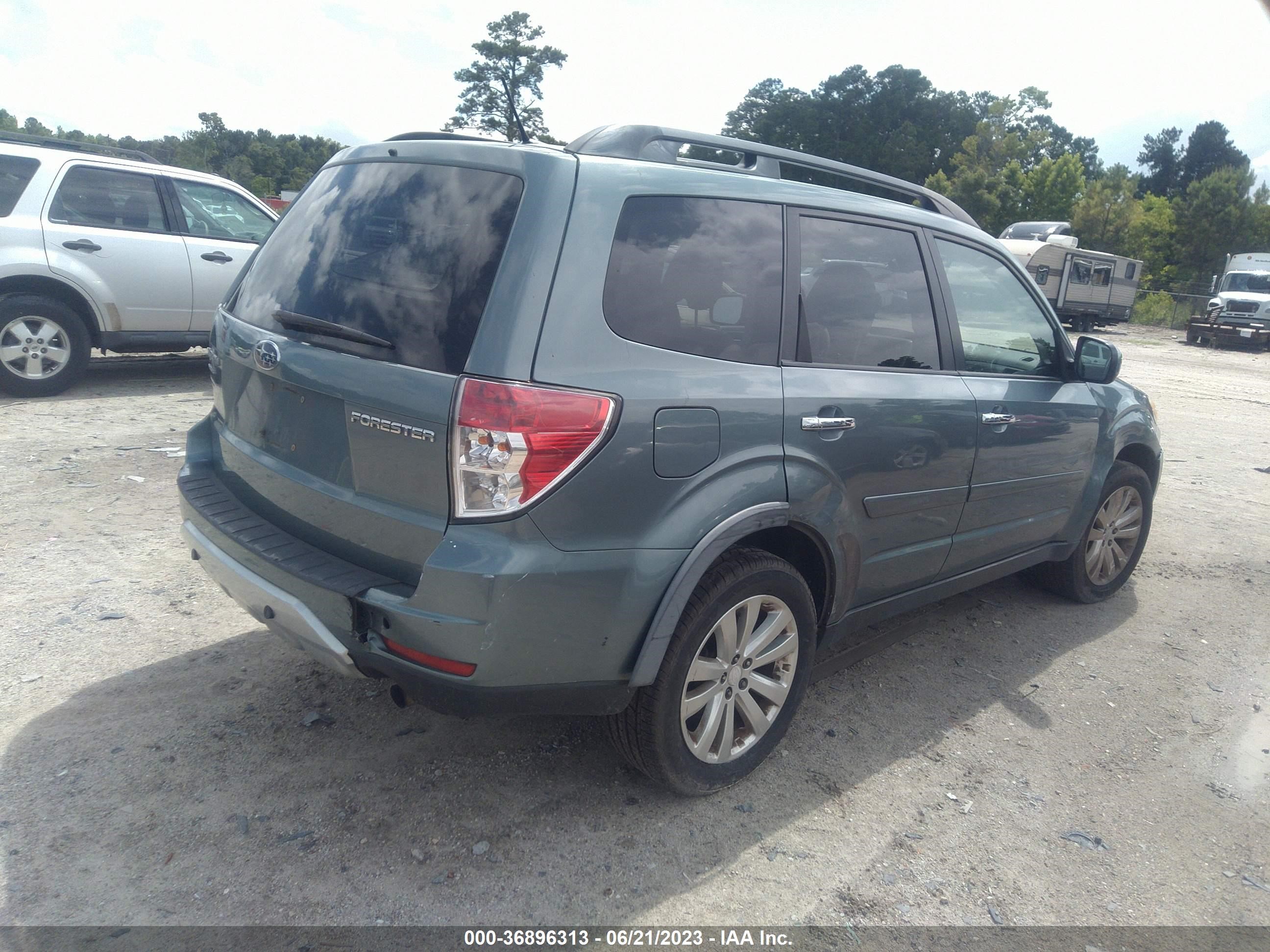 Photo 3 VIN: JF2SHADC3BH708387 - SUBARU FORESTER 