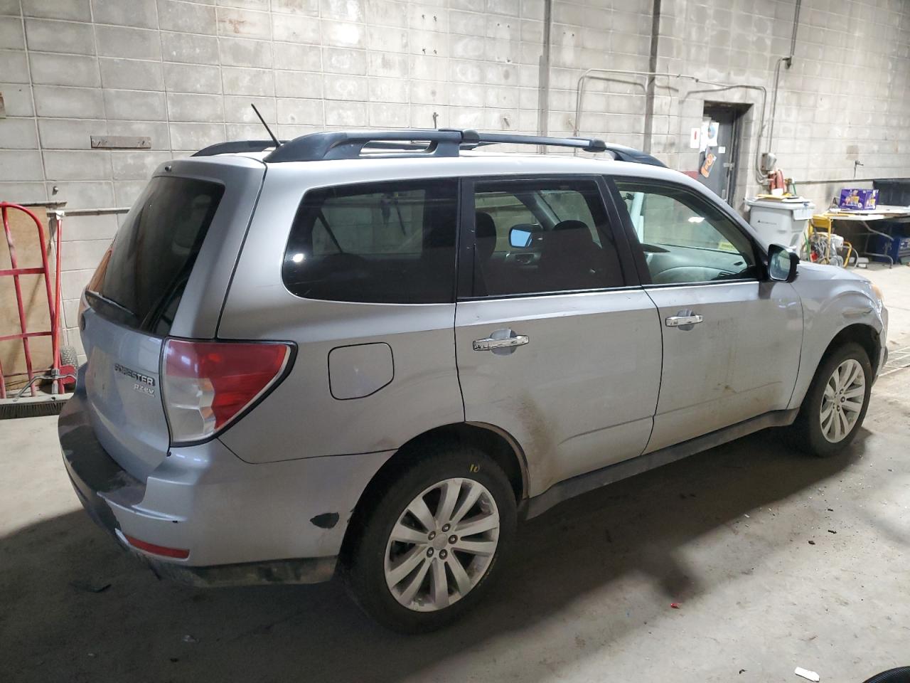 Photo 2 VIN: JF2SHADC3DH439469 - SUBARU FORESTER 2 