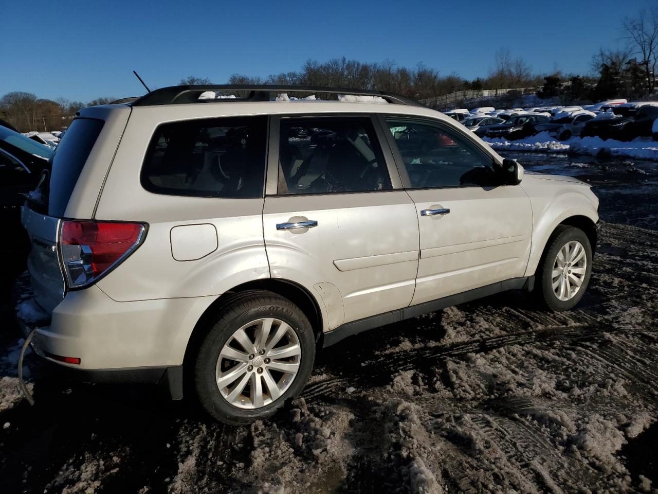 Photo 2 VIN: JF2SHADC5DH408949 - SUBARU FORESTER 