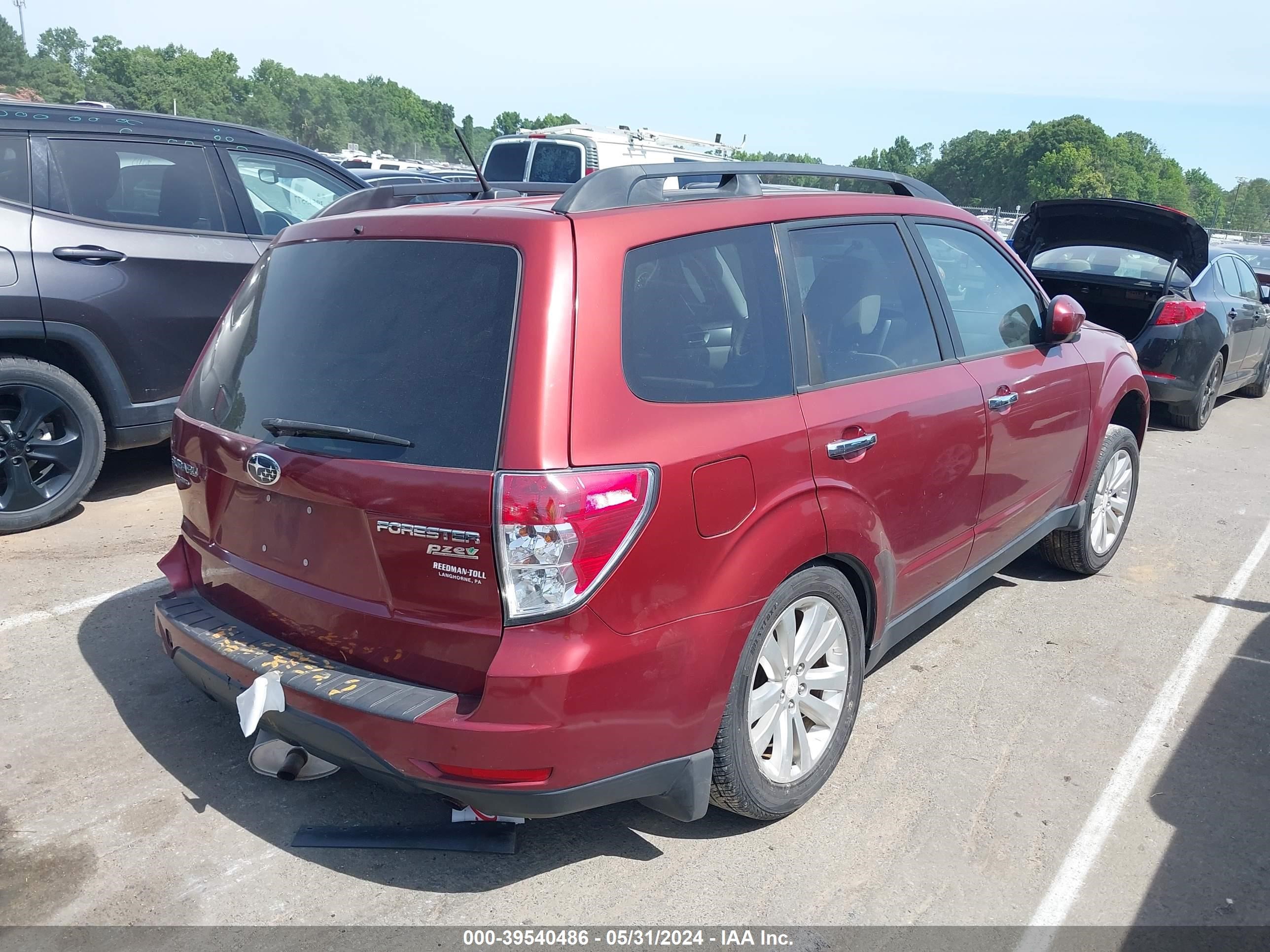 Photo 3 VIN: JF2SHADC8CH435111 - SUBARU FORESTER 