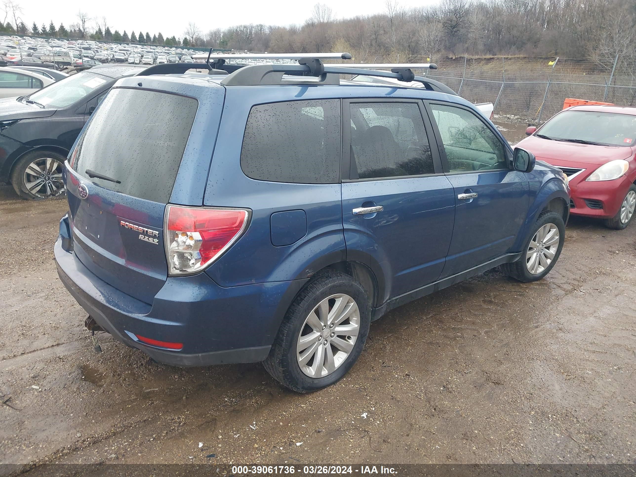 Photo 3 VIN: JF2SHADC8DG418123 - SUBARU FORESTER 