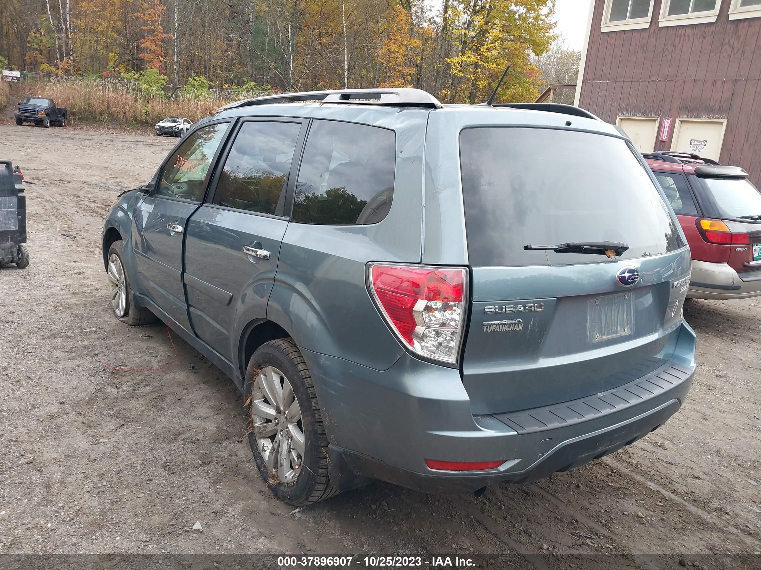 Photo 2 VIN: JF2SHADC8DH446644 - SUBARU FORESTER 