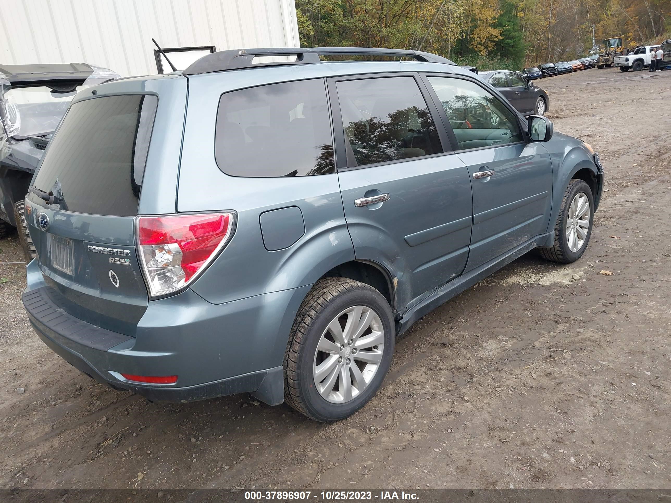 Photo 3 VIN: JF2SHADC8DH446644 - SUBARU FORESTER 