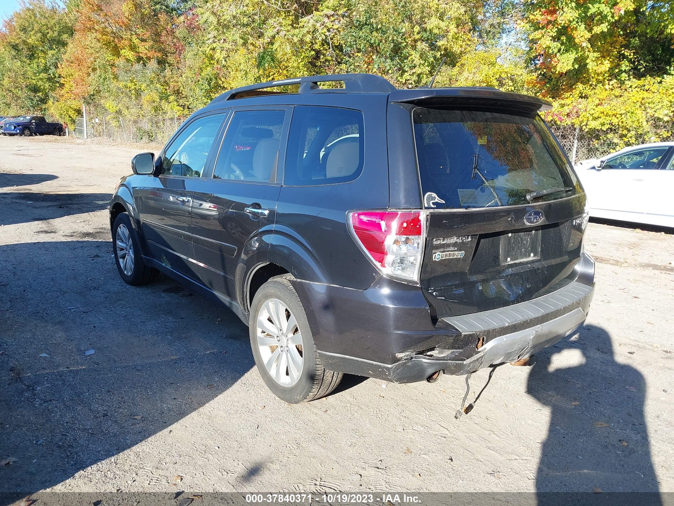 Photo 2 VIN: JF2SHADCXBH714431 - SUBARU FORESTER 