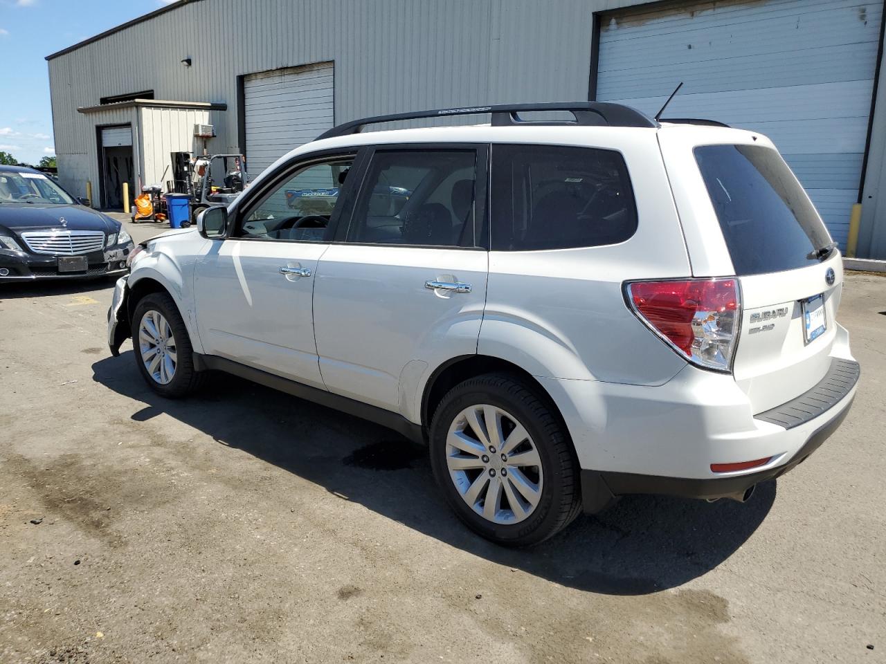 Photo 1 VIN: JF2SHAEC2CH469088 - SUBARU FORESTER 