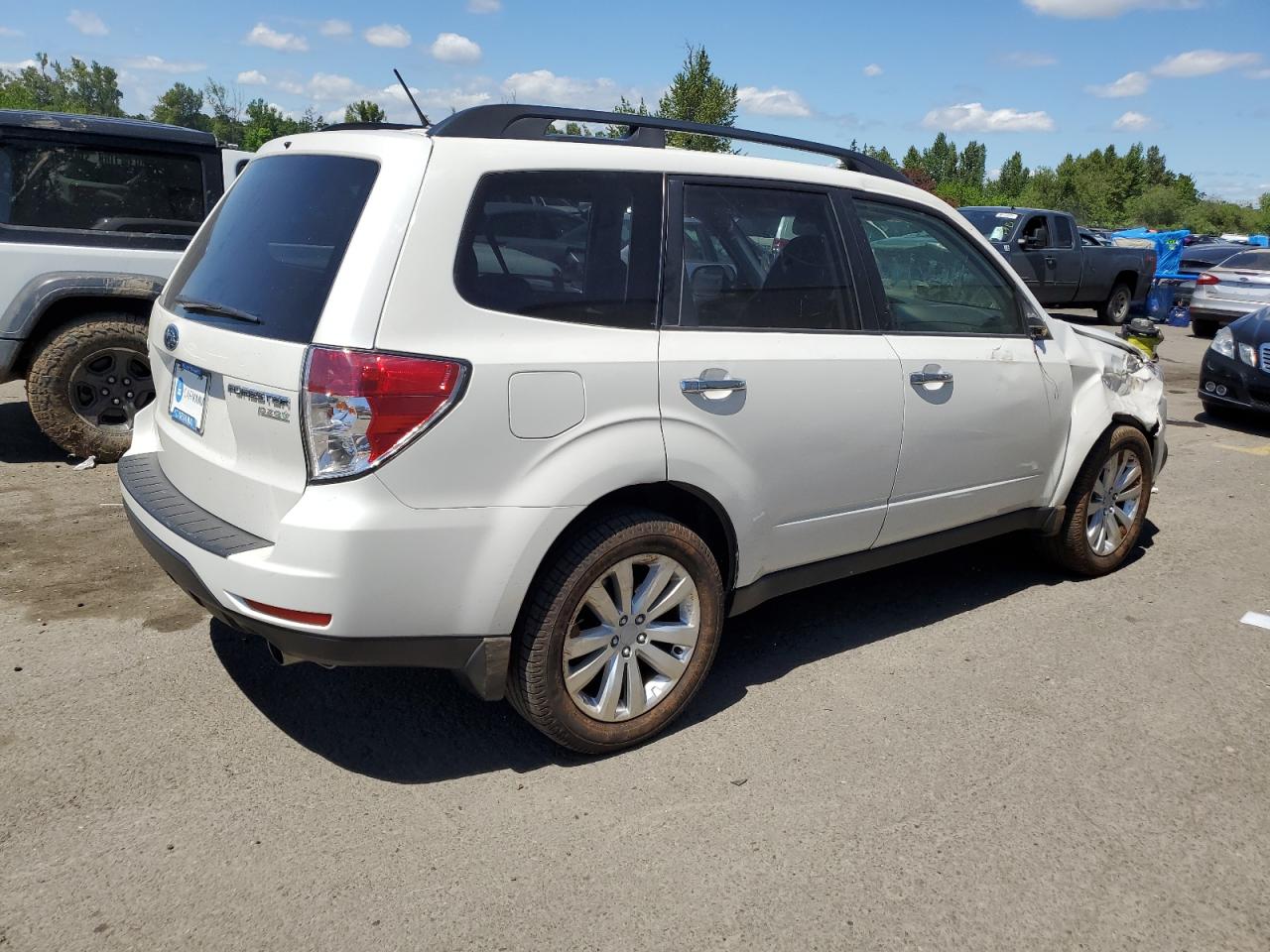 Photo 2 VIN: JF2SHAEC2CH469088 - SUBARU FORESTER 