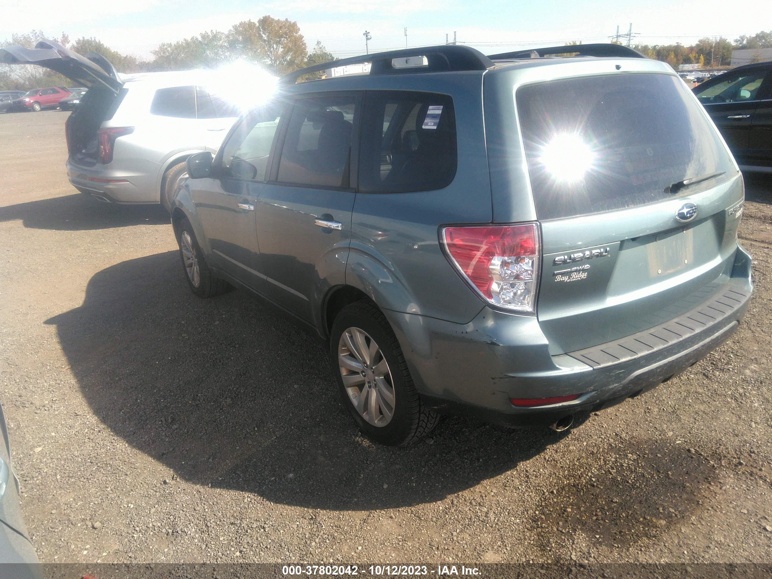 Photo 2 VIN: JF2SHAEC4CH444693 - SUBARU FORESTER 