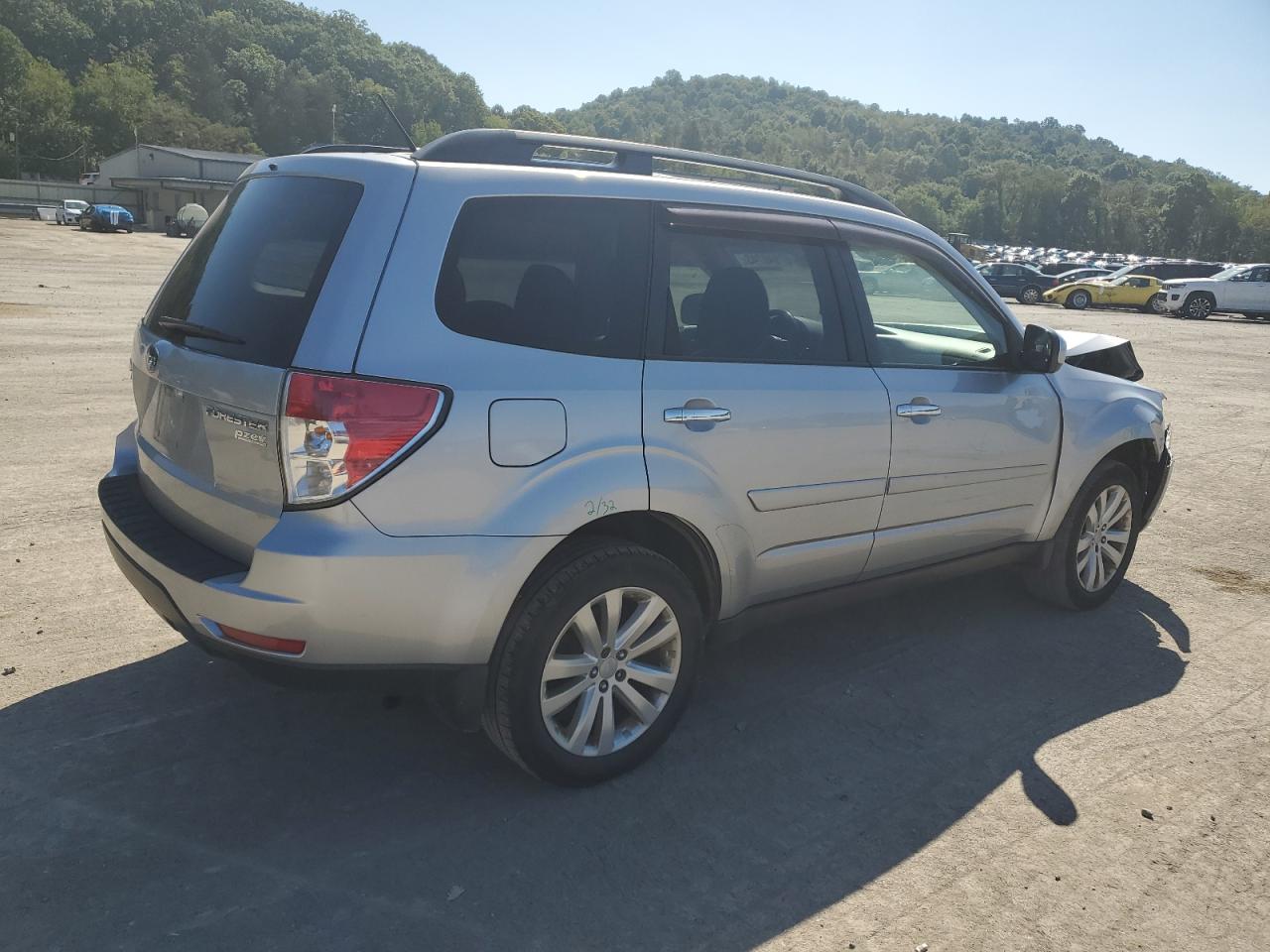 Photo 2 VIN: JF2SHAEC6DH402897 - SUBARU FORESTER 