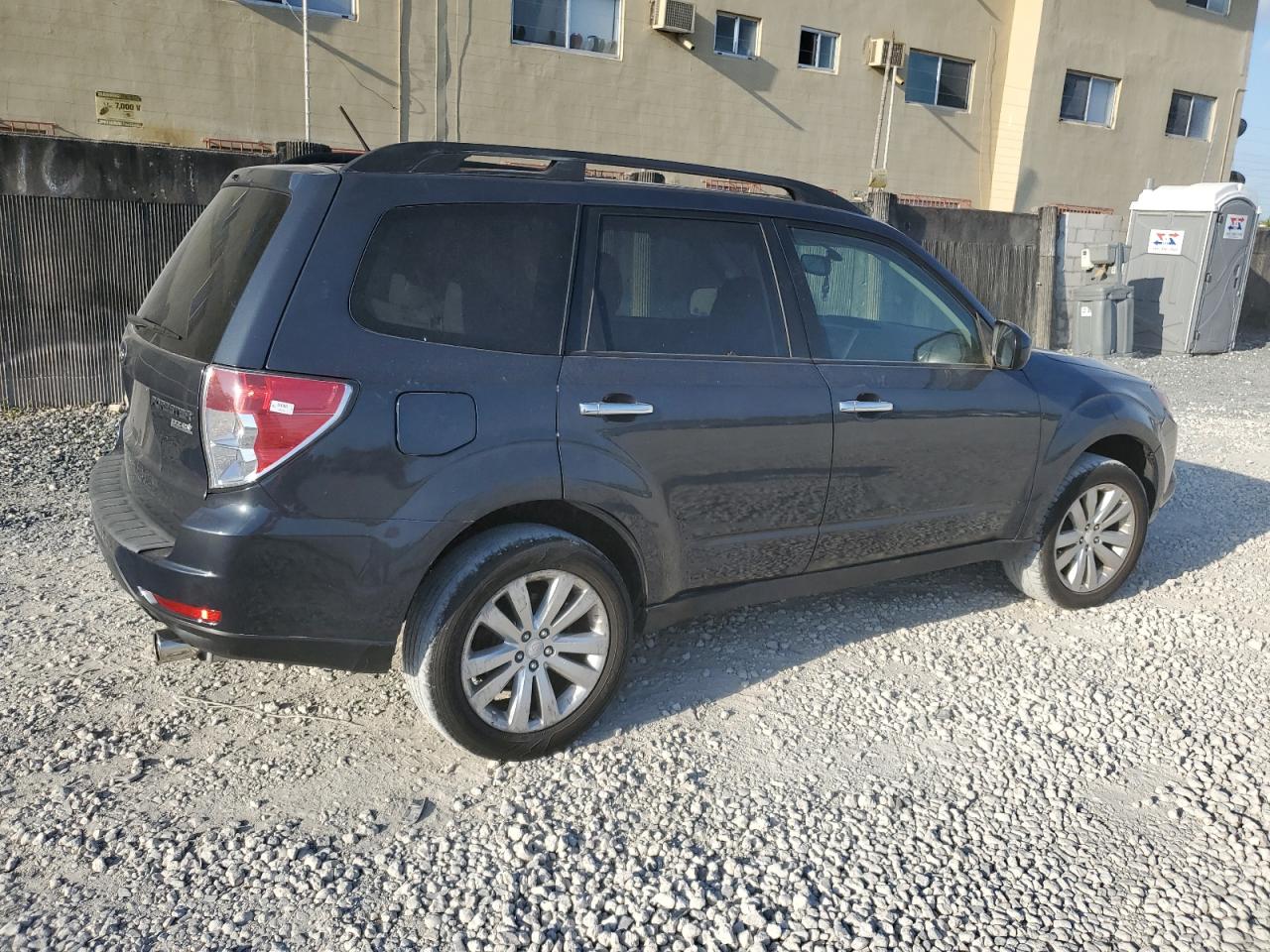 Photo 2 VIN: JF2SHAEC7BH760894 - SUBARU FORESTER 