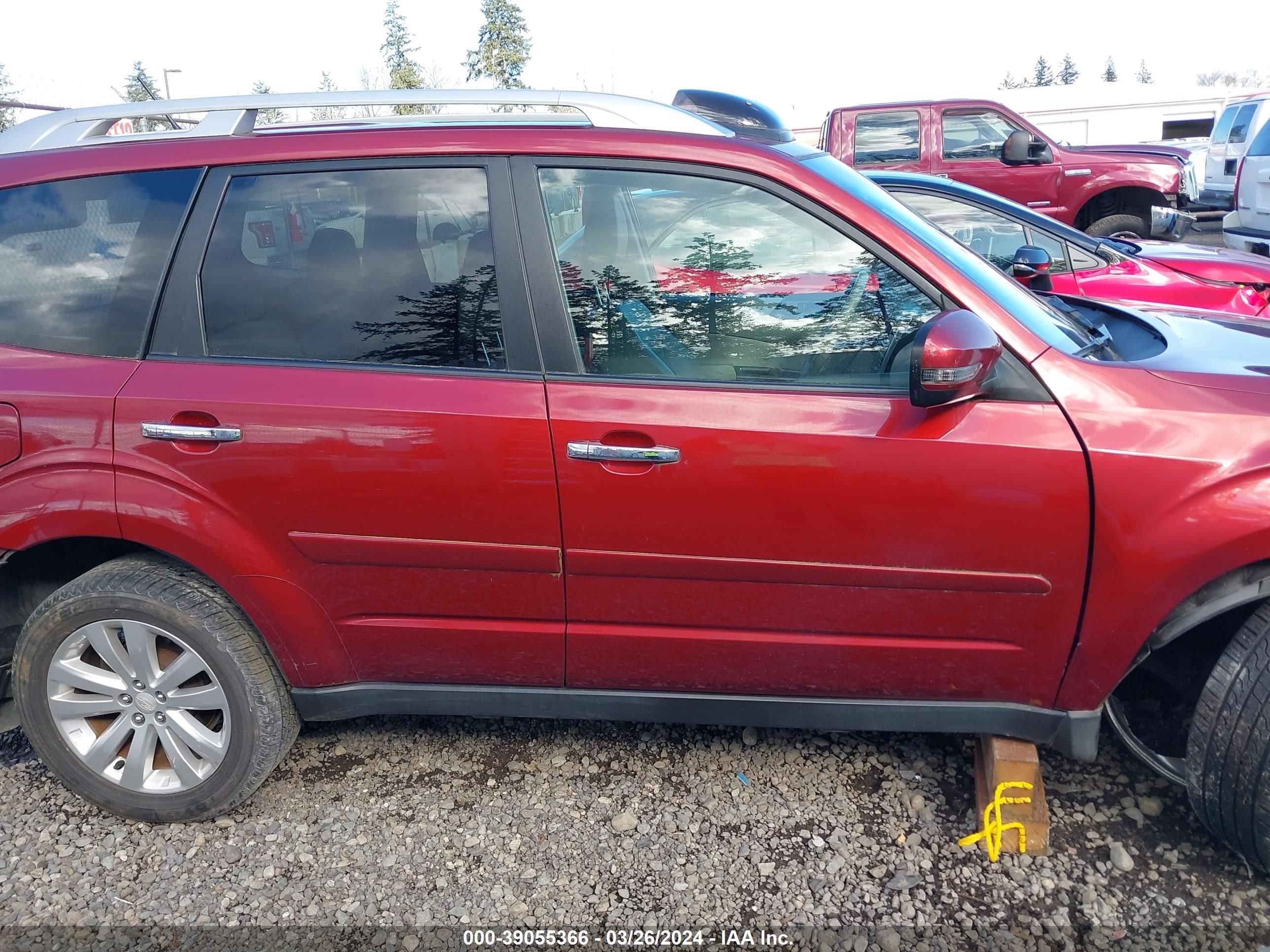 Photo 13 VIN: JF2SHAGC5BH760065 - SUBARU FORESTER 