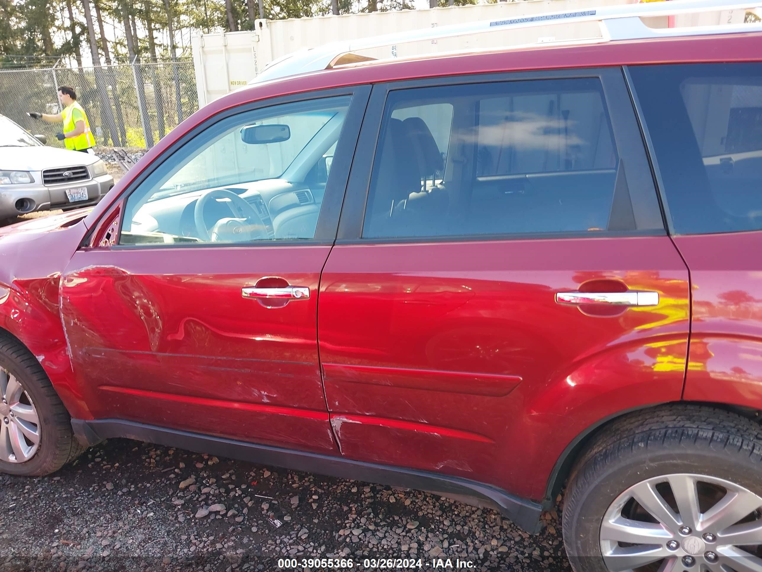 Photo 14 VIN: JF2SHAGC5BH760065 - SUBARU FORESTER 