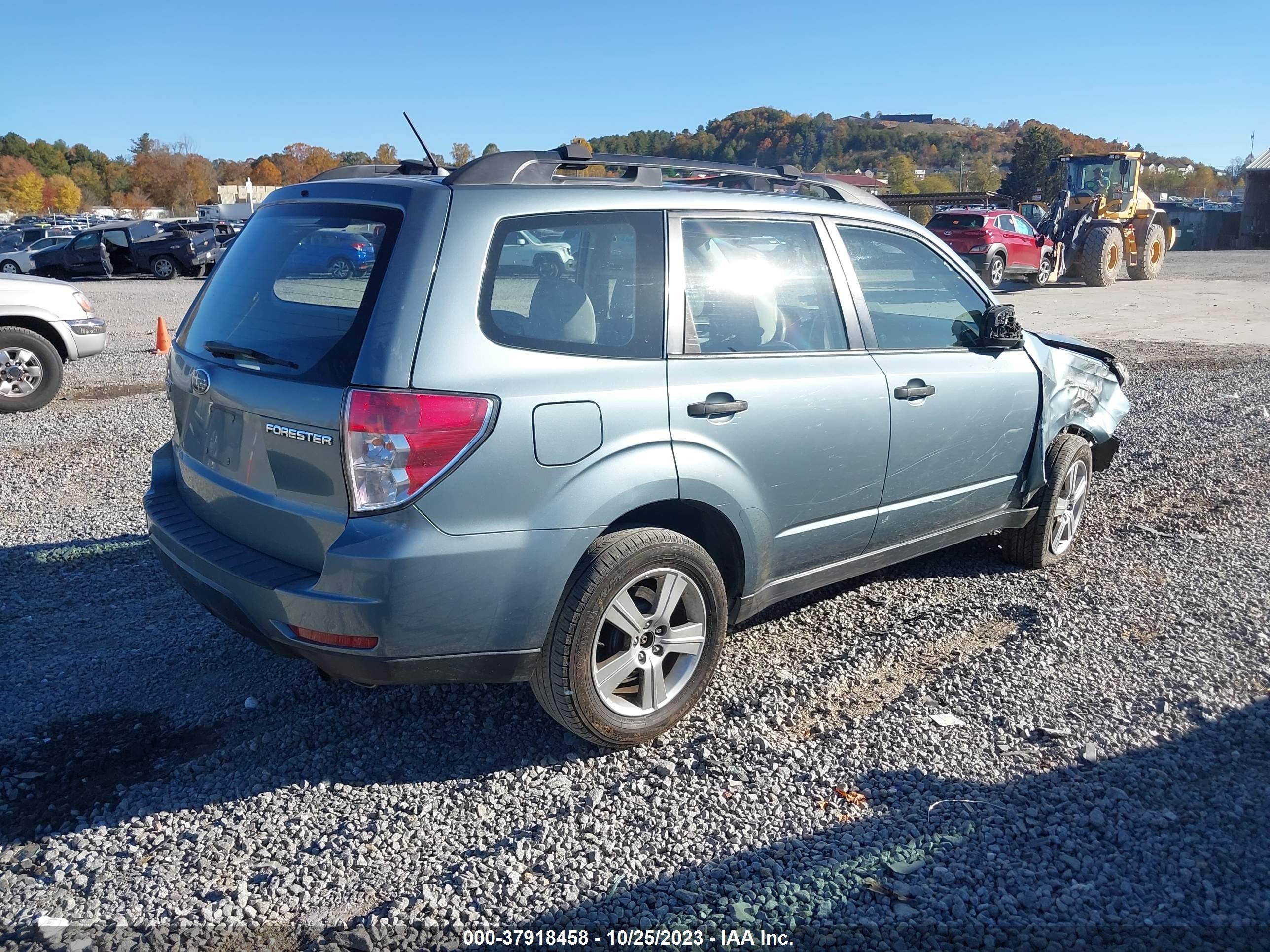 Photo 3 VIN: JF2SHBBC7CH444438 - SUBARU FORESTER 