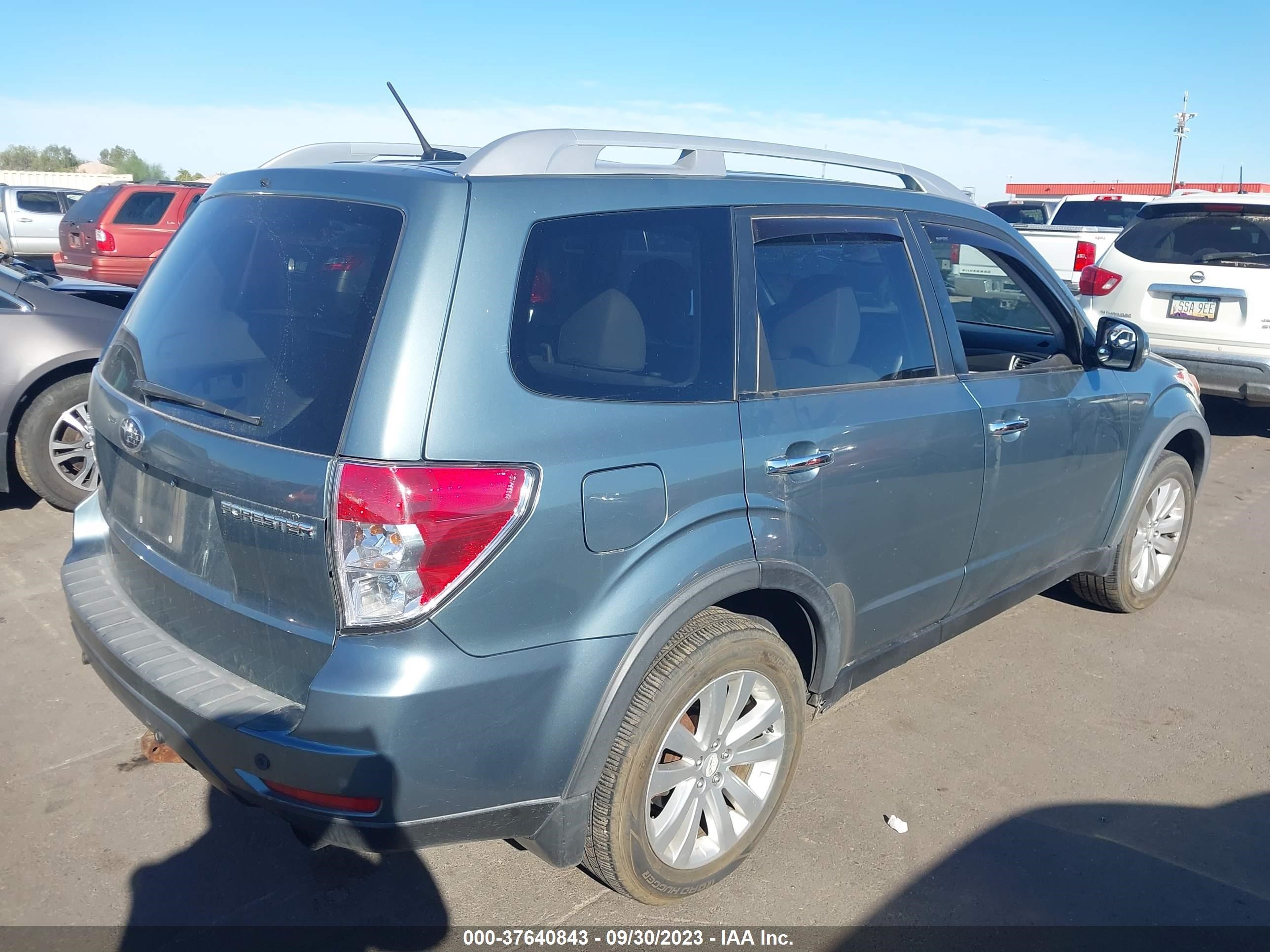 Photo 3 VIN: JF2SHBGC1CH418684 - SUBARU FORESTER 