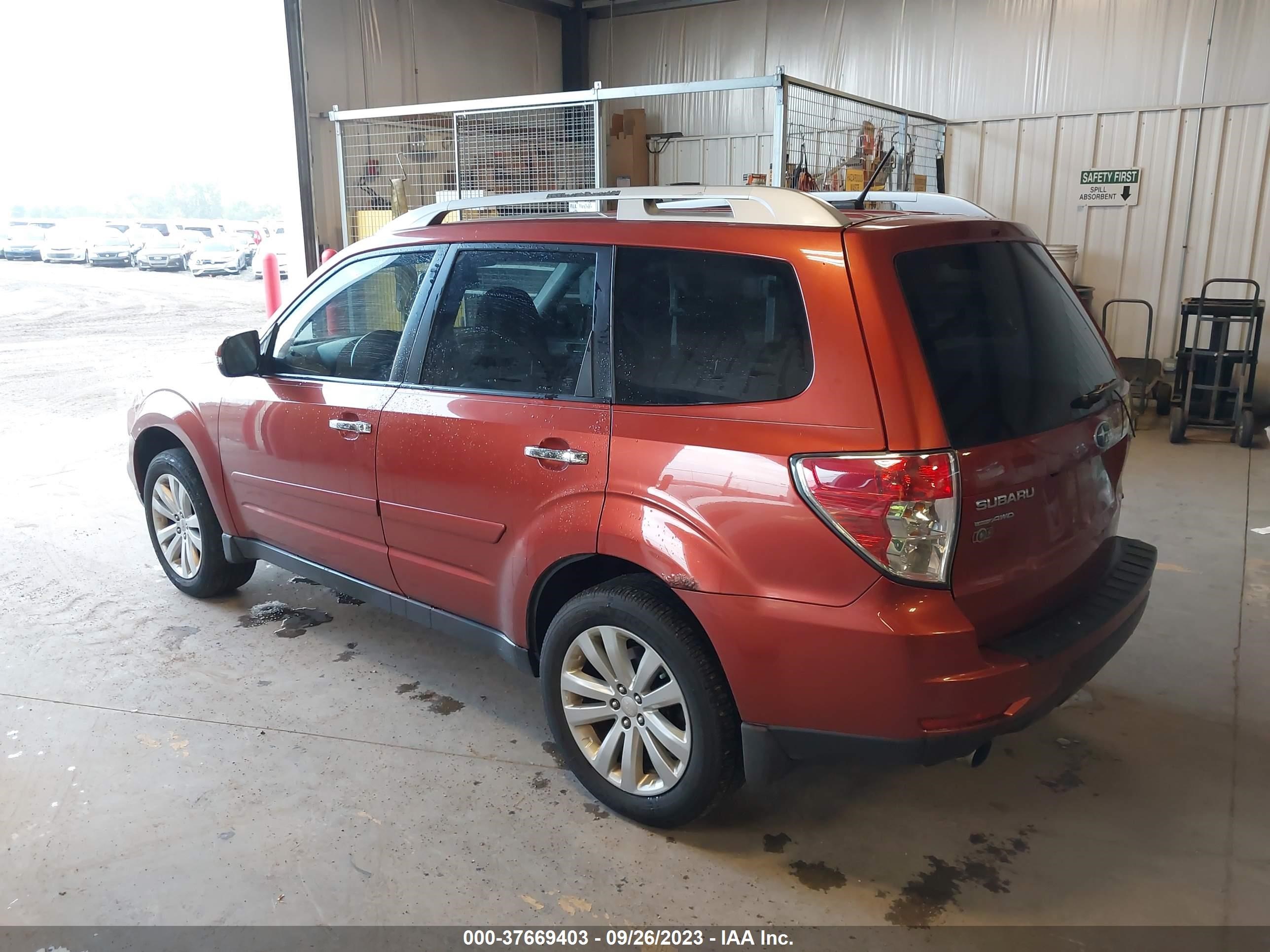 Photo 2 VIN: JF2SHBGC3BH703644 - SUBARU FORESTER 