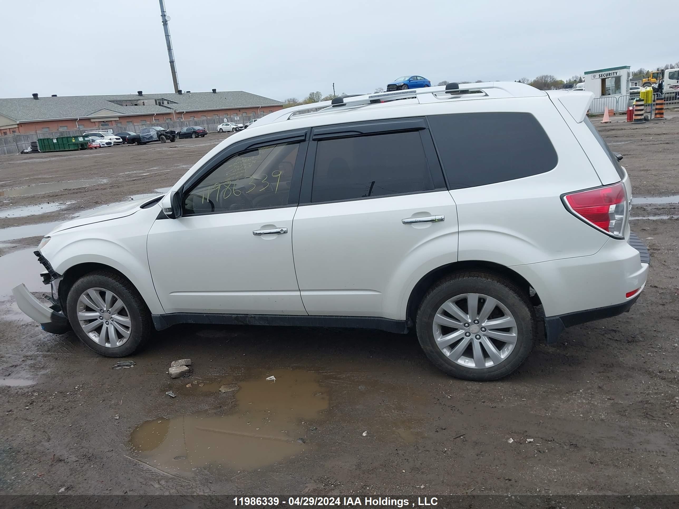 Photo 14 VIN: JF2SHCDC8CH407269 - SUBARU FORESTER 