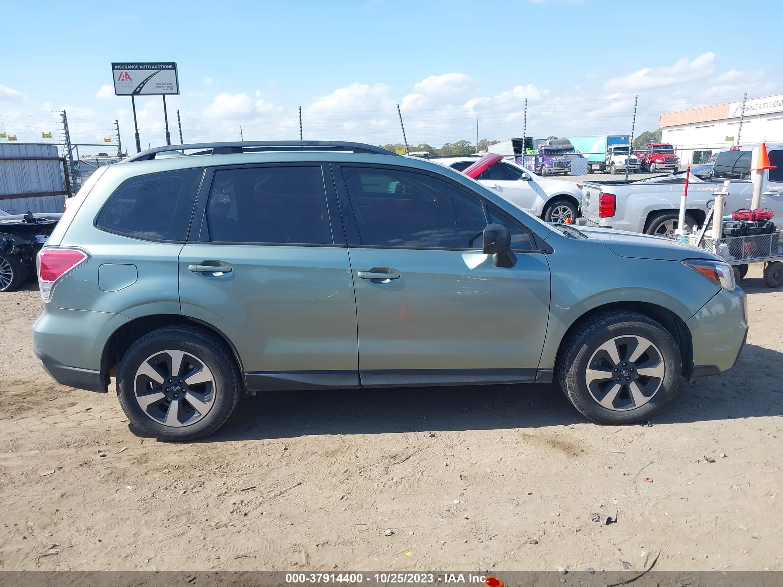 Photo 13 VIN: JF2SJABC0JH481147 - SUBARU FORESTER 