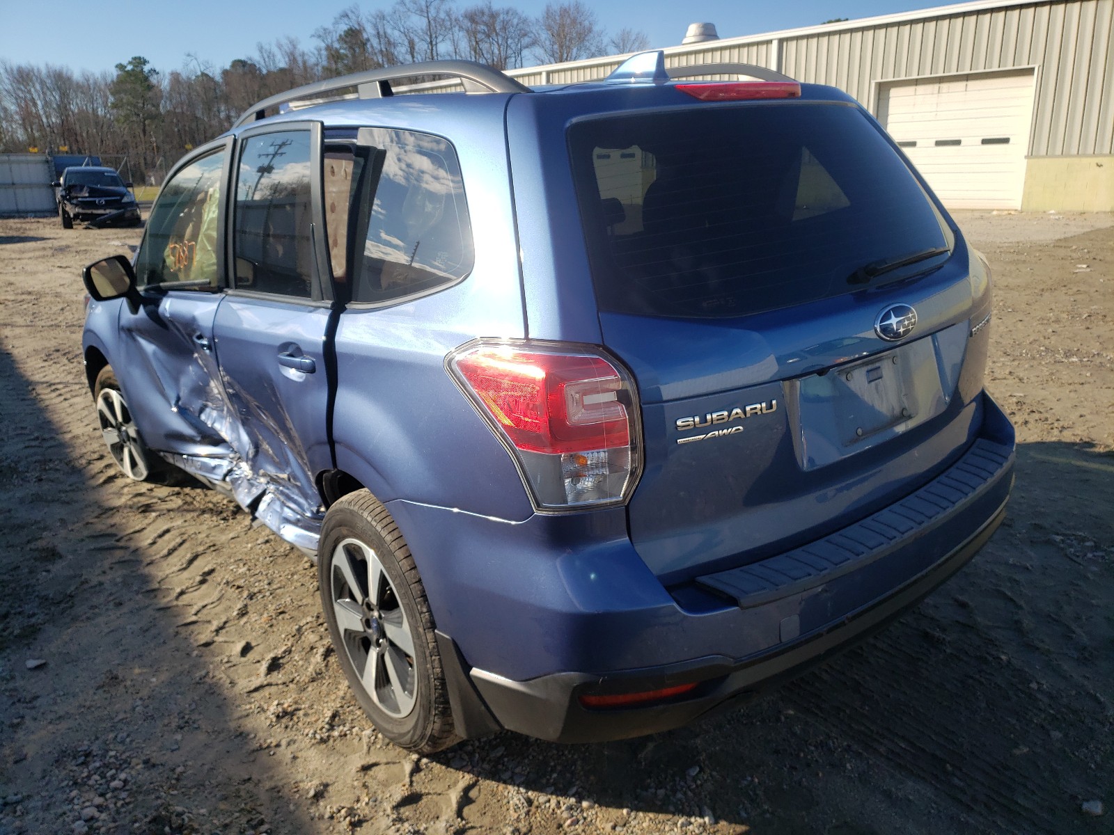 Photo 2 VIN: JF2SJABC2JH422732 - SUBARU FORESTER 2 