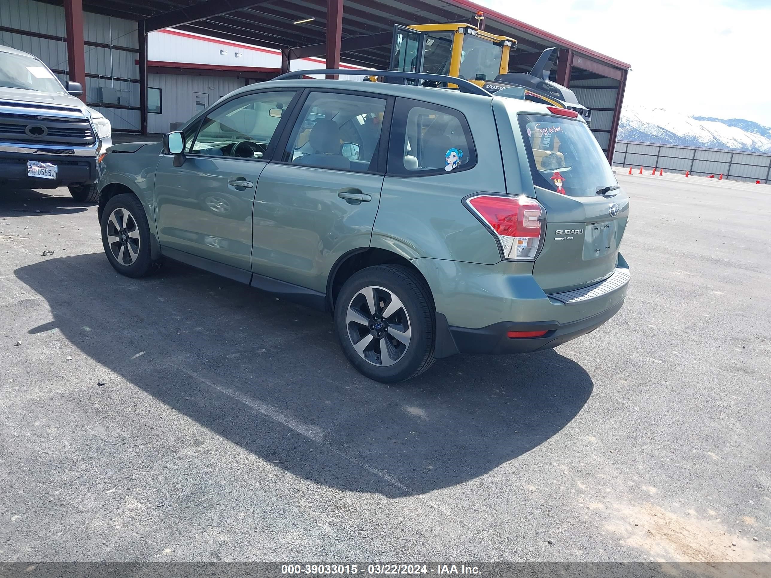 Photo 2 VIN: JF2SJABC4HH578250 - SUBARU FORESTER 