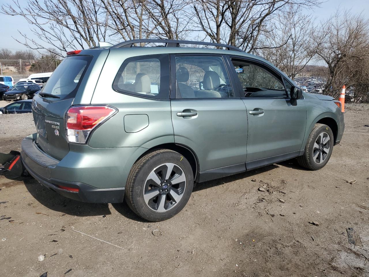 Photo 2 VIN: JF2SJABC5HH462443 - SUBARU FORESTER 