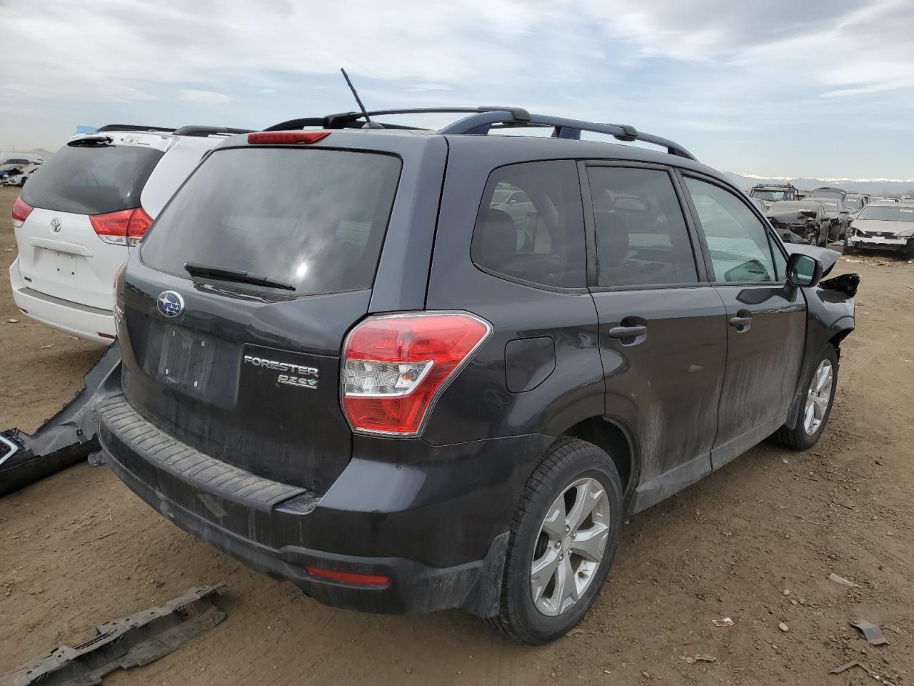 Photo 2 VIN: JF2SJADC0FH560841 - SUBARU FORESTER 