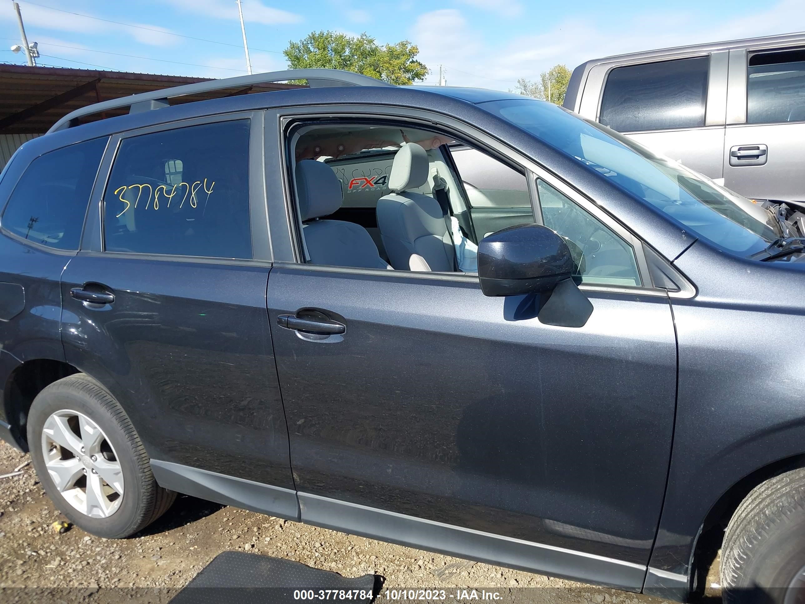 Photo 12 VIN: JF2SJADC0FH572374 - SUBARU FORESTER 