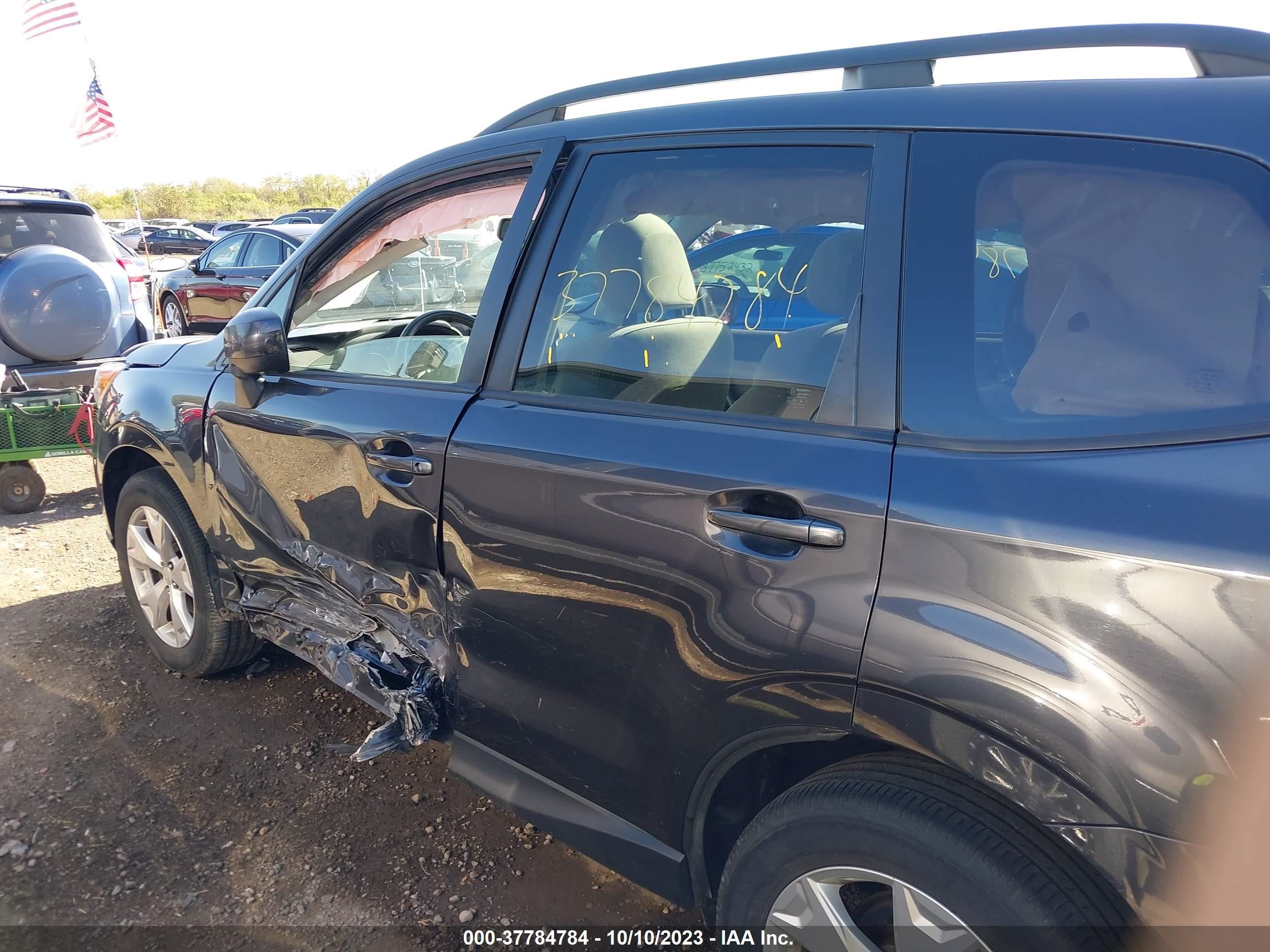 Photo 13 VIN: JF2SJADC0FH572374 - SUBARU FORESTER 