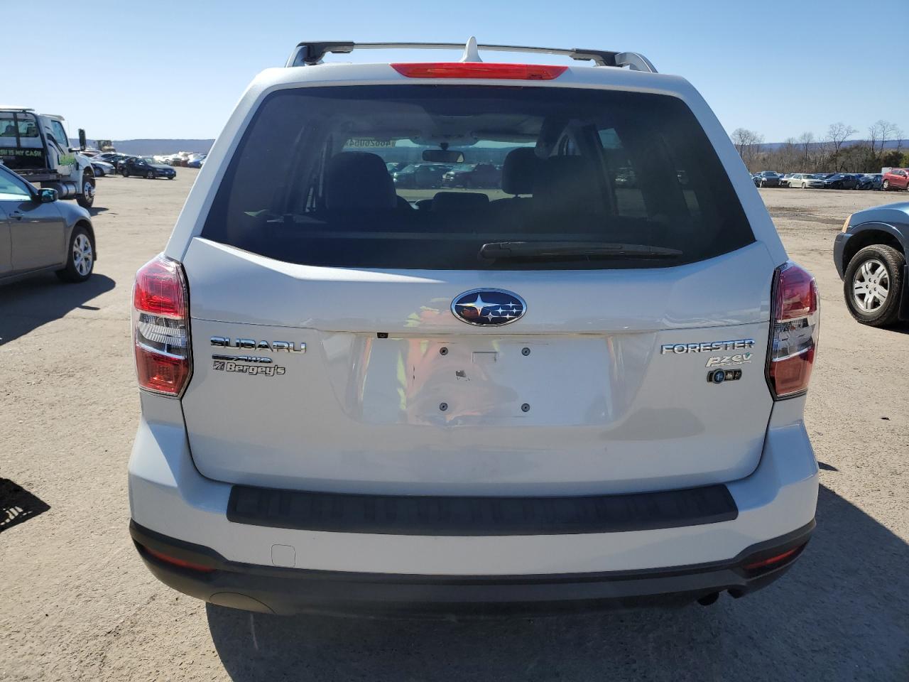 Photo 6 VIN: JF2SJADC0GH445917 - SUBARU FORESTER 