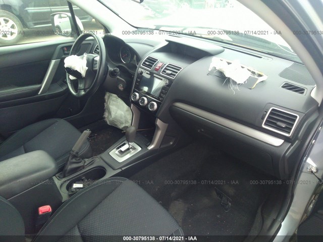 Photo 4 VIN: JF2SJADC0GH470364 - SUBARU FORESTER 