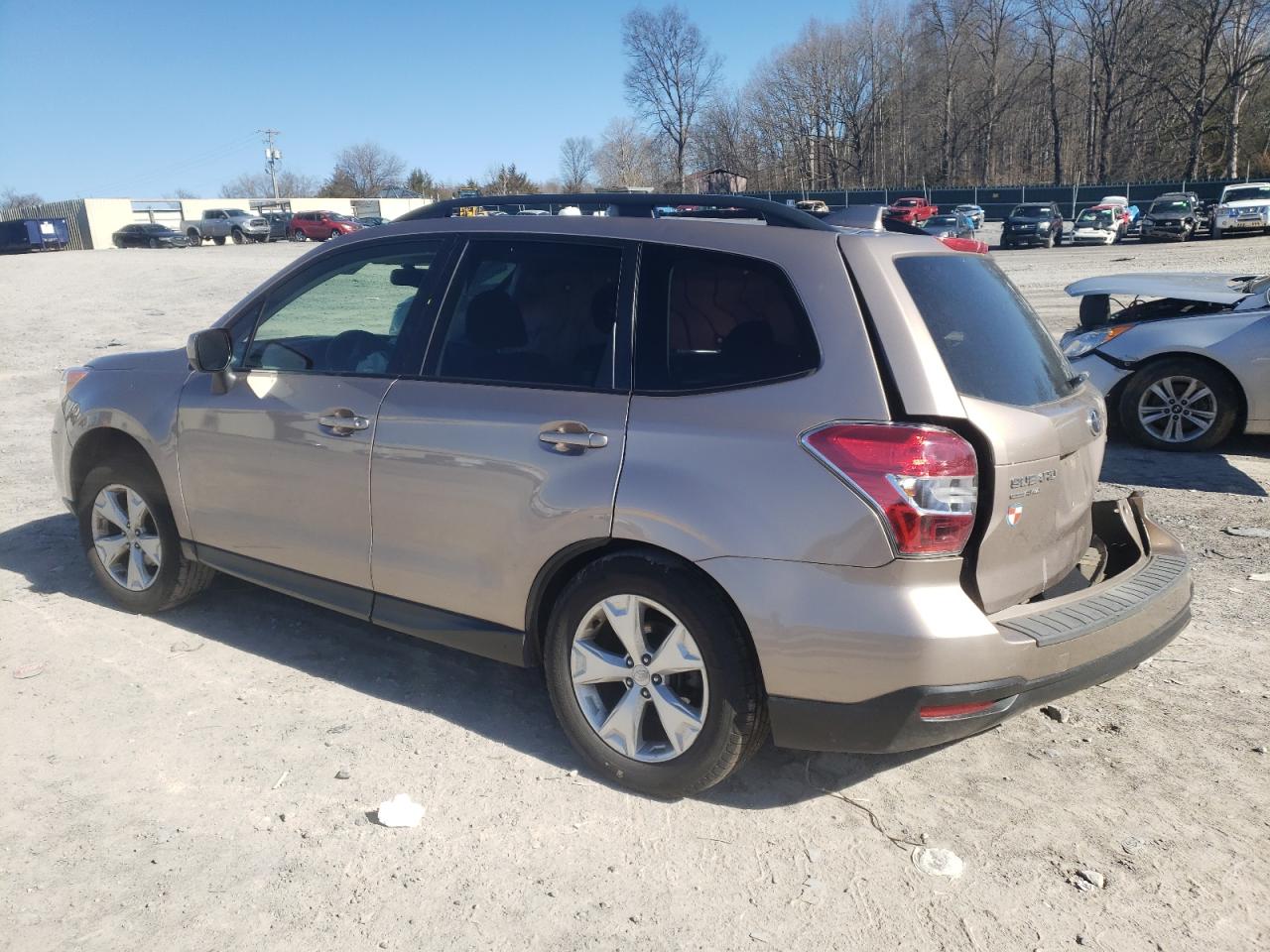 Photo 1 VIN: JF2SJADC0GH561389 - SUBARU FORESTER 