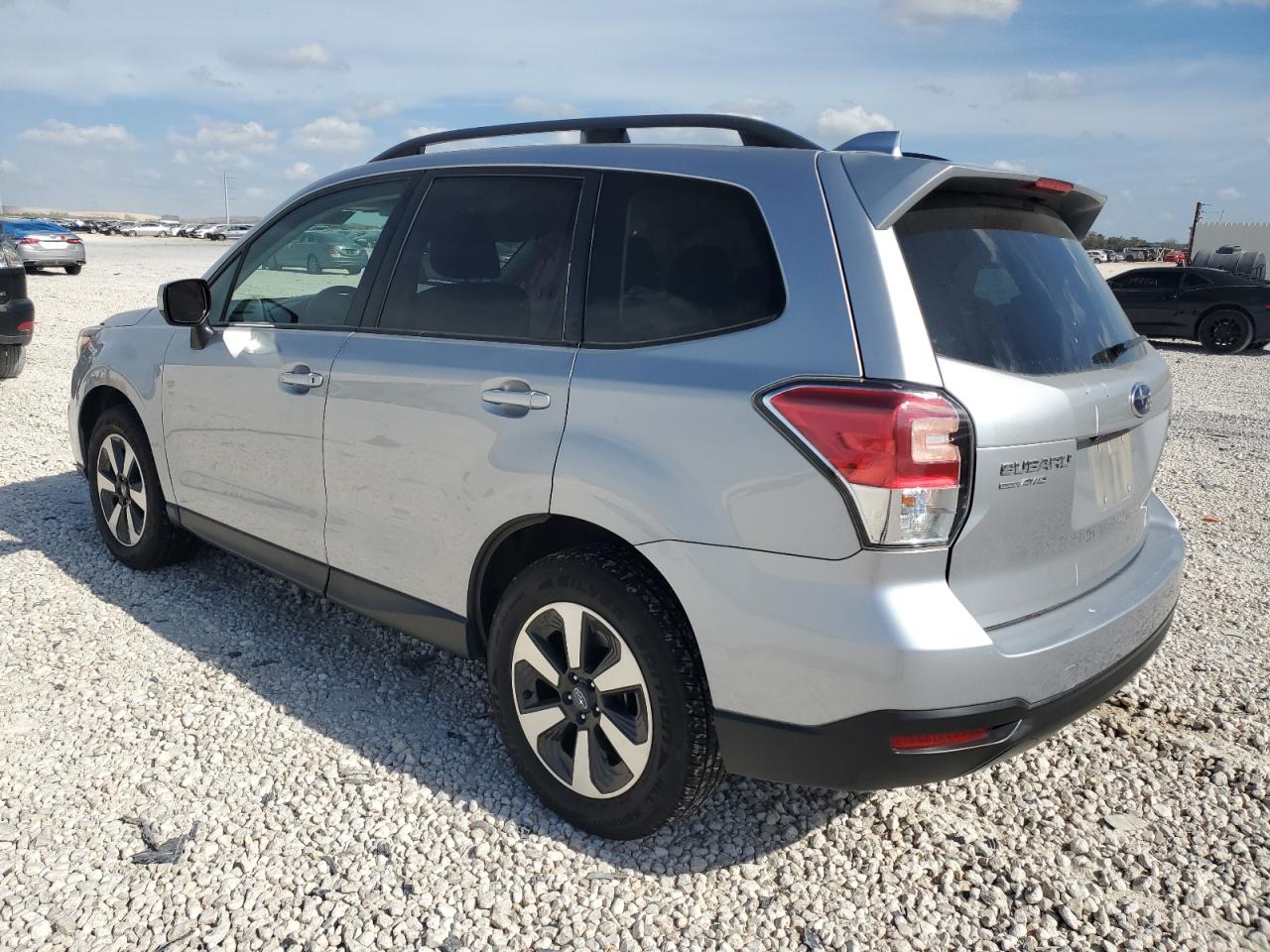 Photo 1 VIN: JF2SJADC1HH435611 - SUBARU FORESTER 