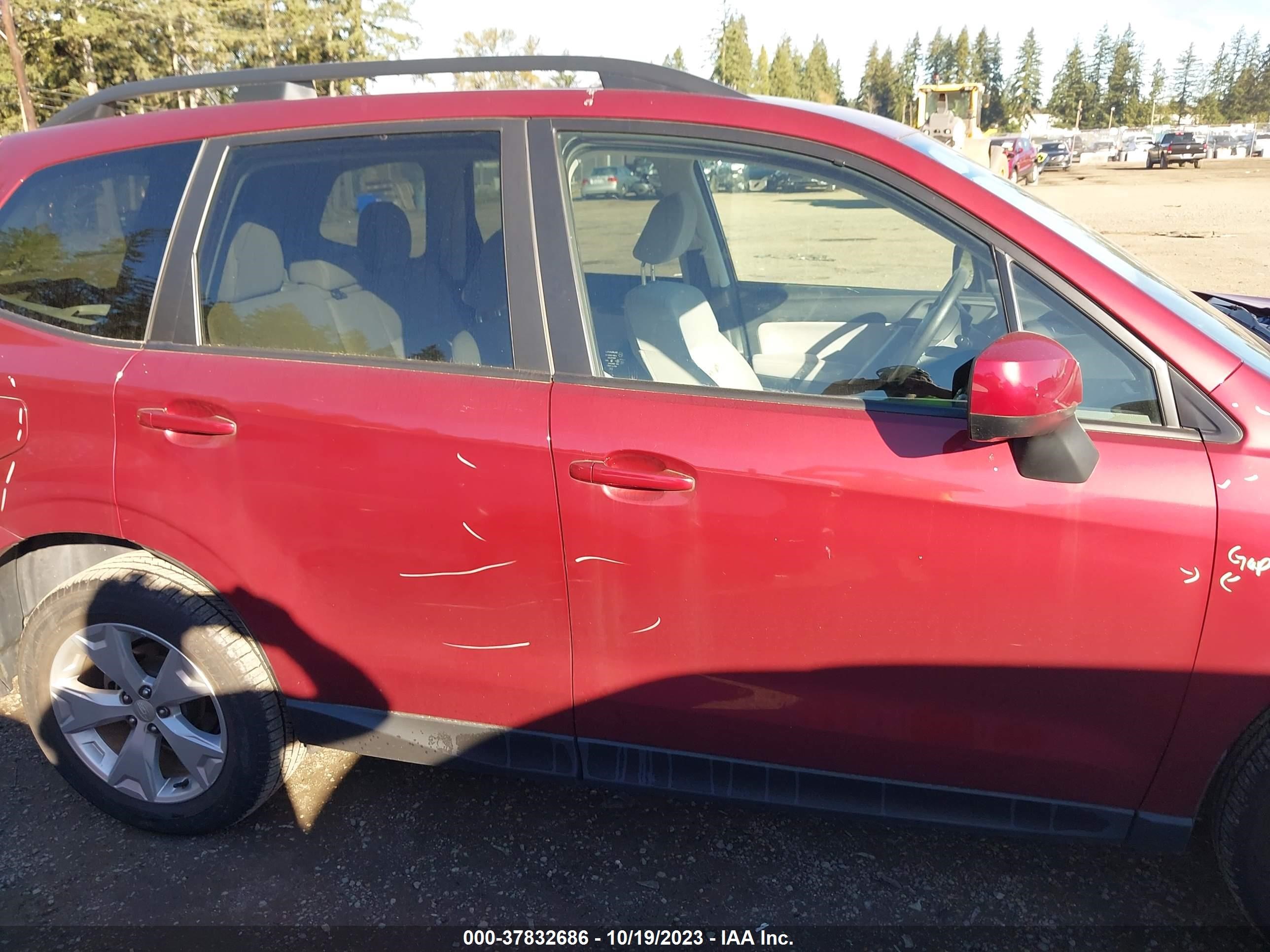 Photo 12 VIN: JF2SJADC3FH565774 - SUBARU FORESTER 