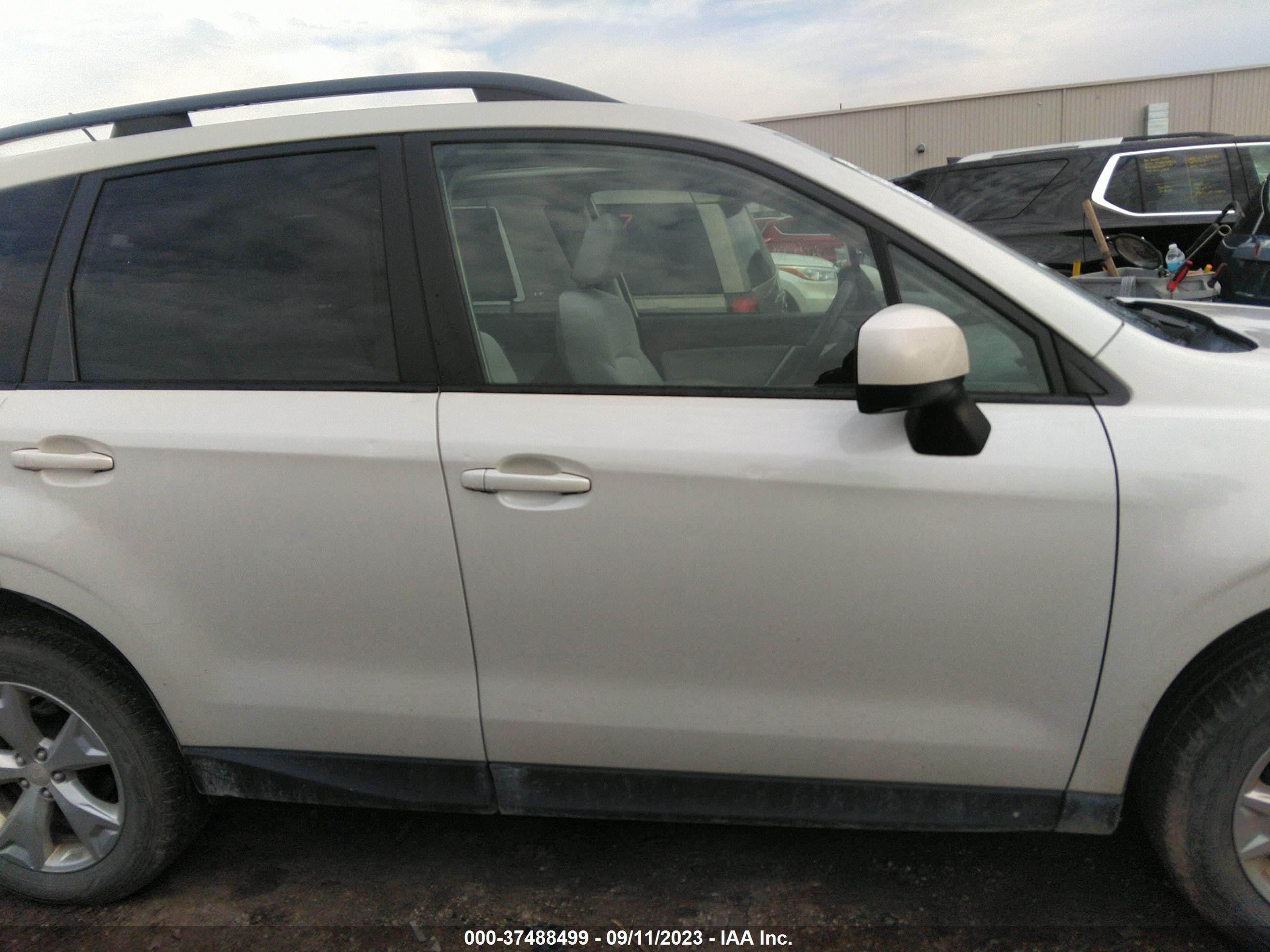 Photo 12 VIN: JF2SJADC3FH590223 - SUBARU FORESTER 