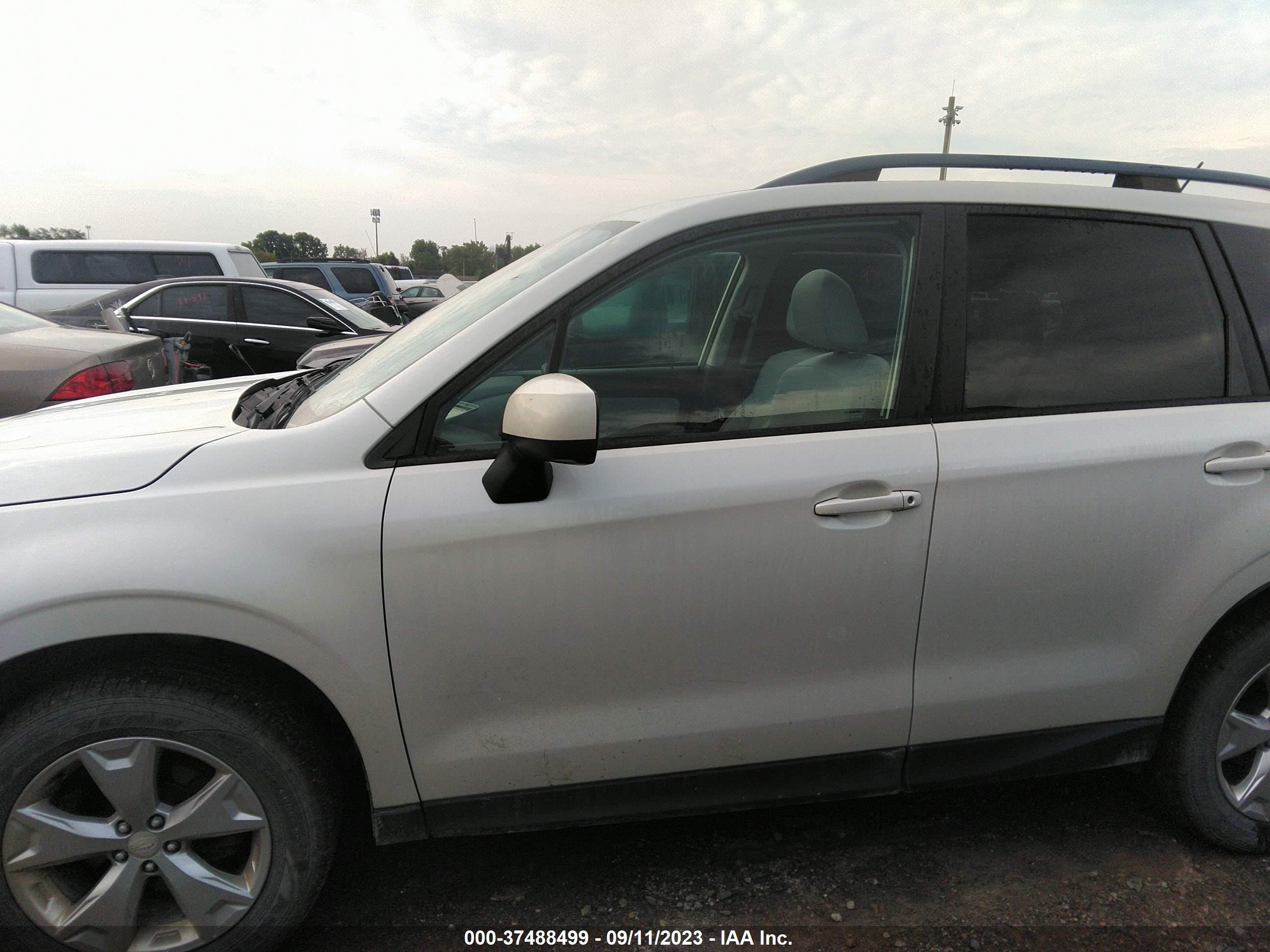 Photo 13 VIN: JF2SJADC3FH590223 - SUBARU FORESTER 