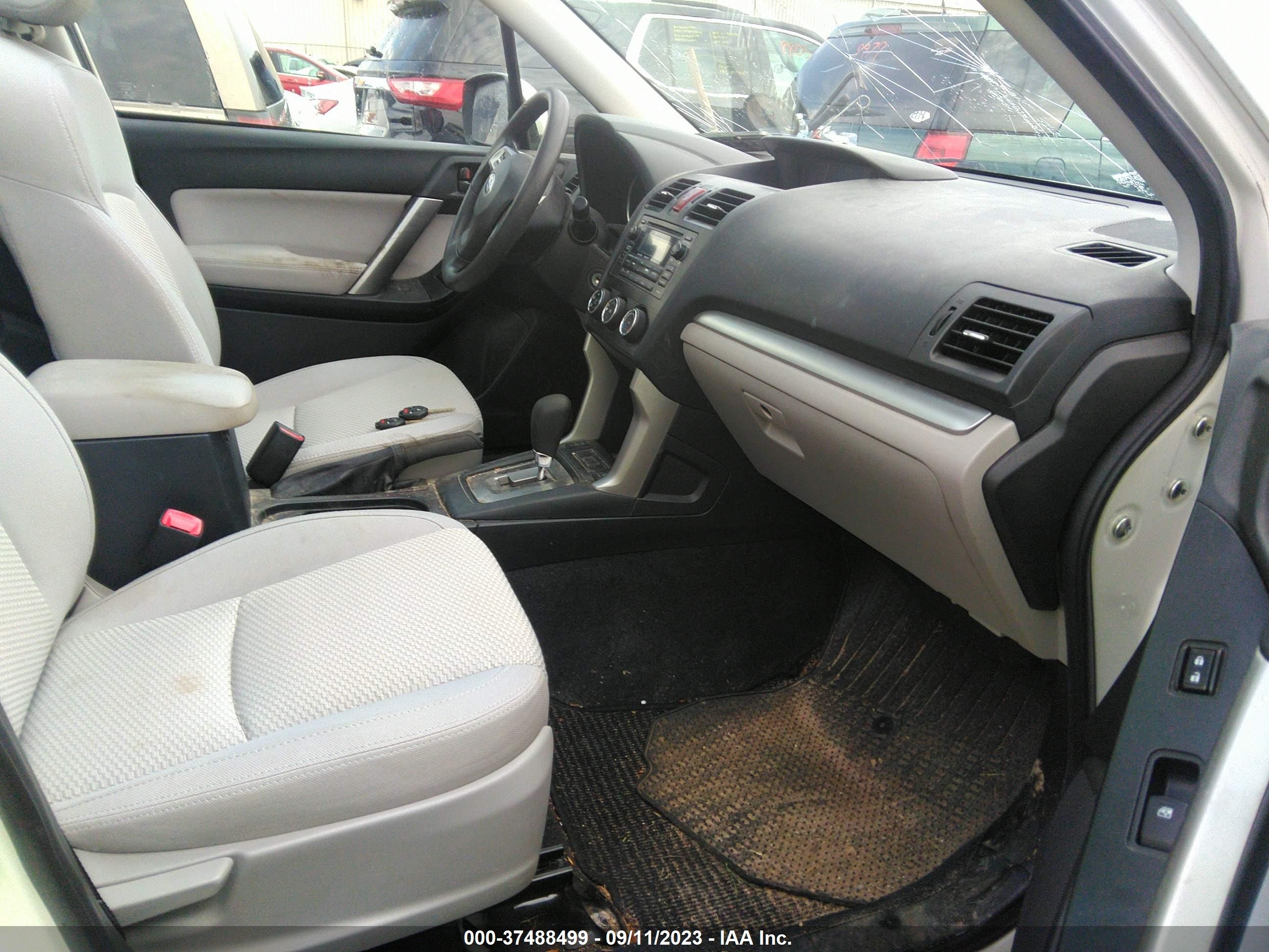 Photo 4 VIN: JF2SJADC3FH590223 - SUBARU FORESTER 