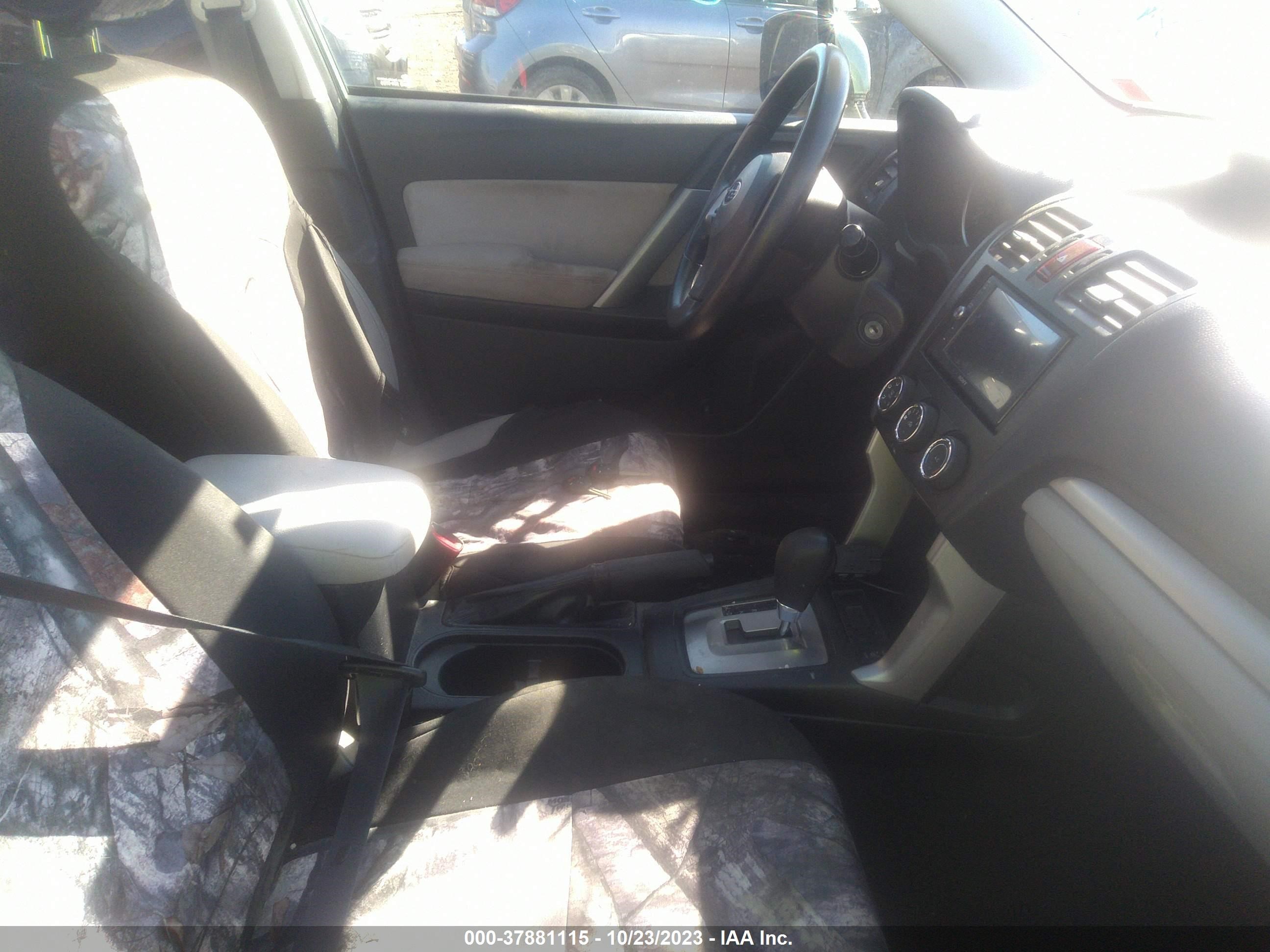 Photo 4 VIN: JF2SJADC5FH418209 - SUBARU FORESTER 