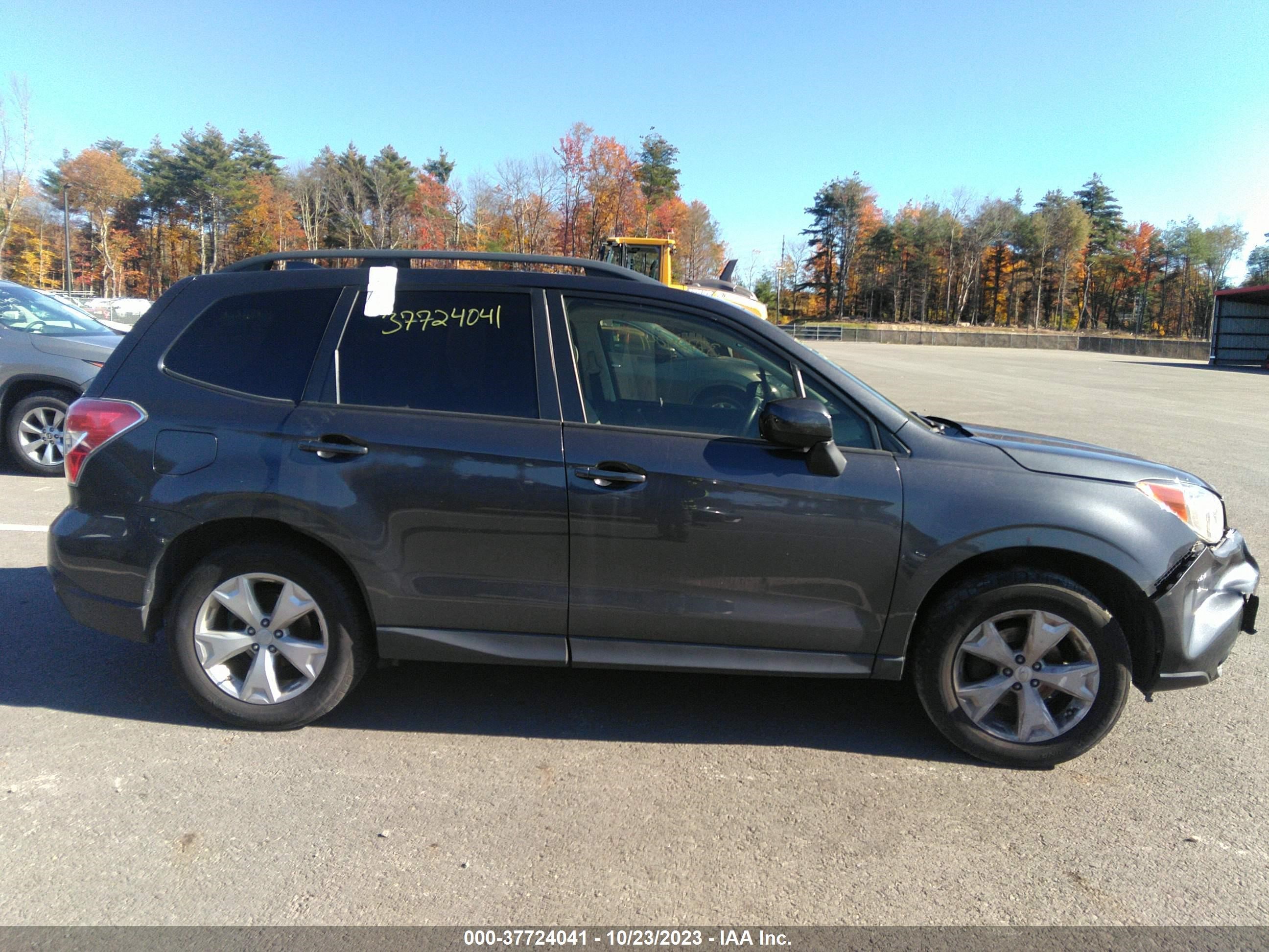 Photo 12 VIN: JF2SJADC5GH447324 - SUBARU FORESTER 